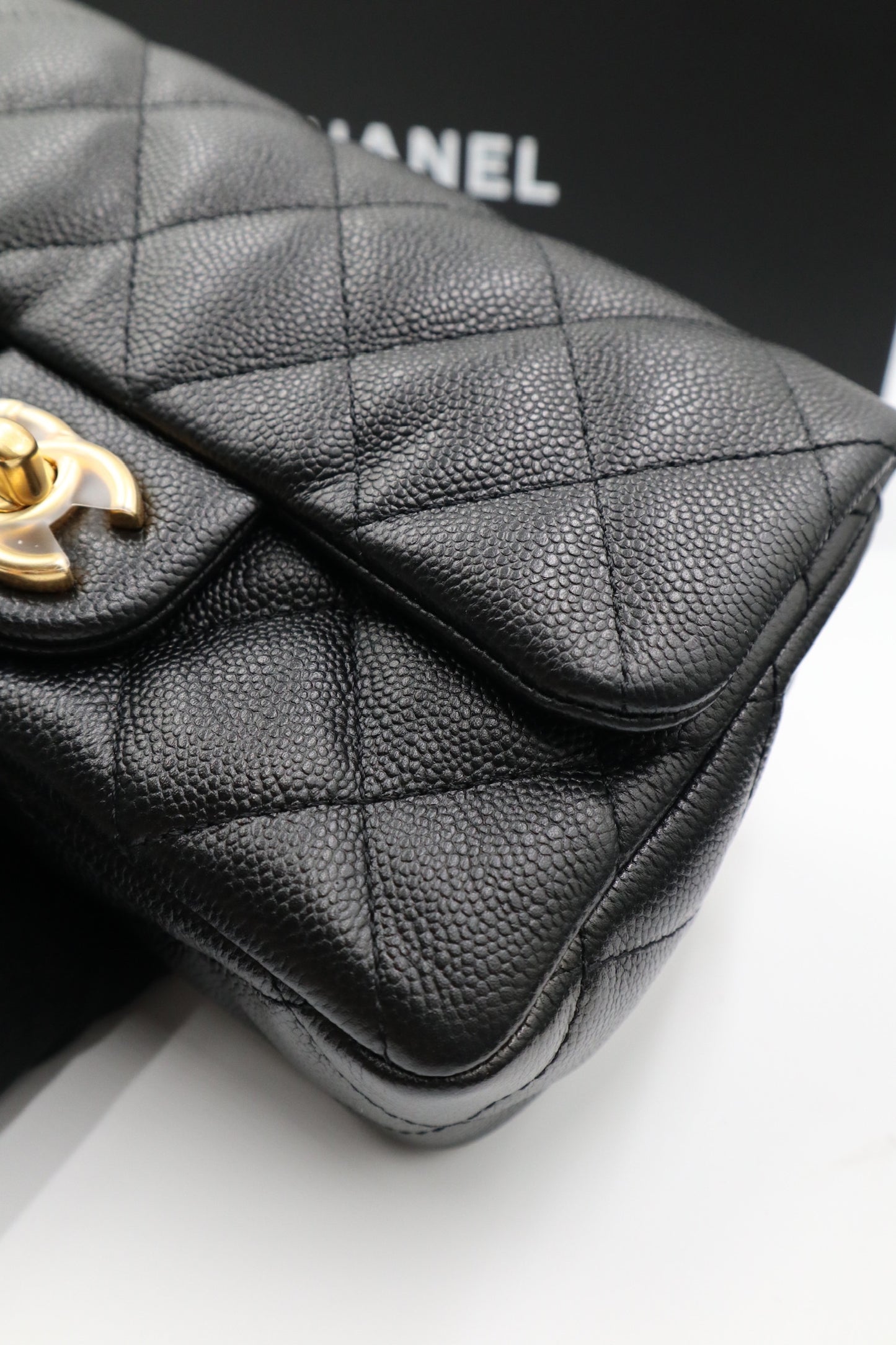 Chanel Mini Coco 19cm 愛心金球 / Rank N 24091801