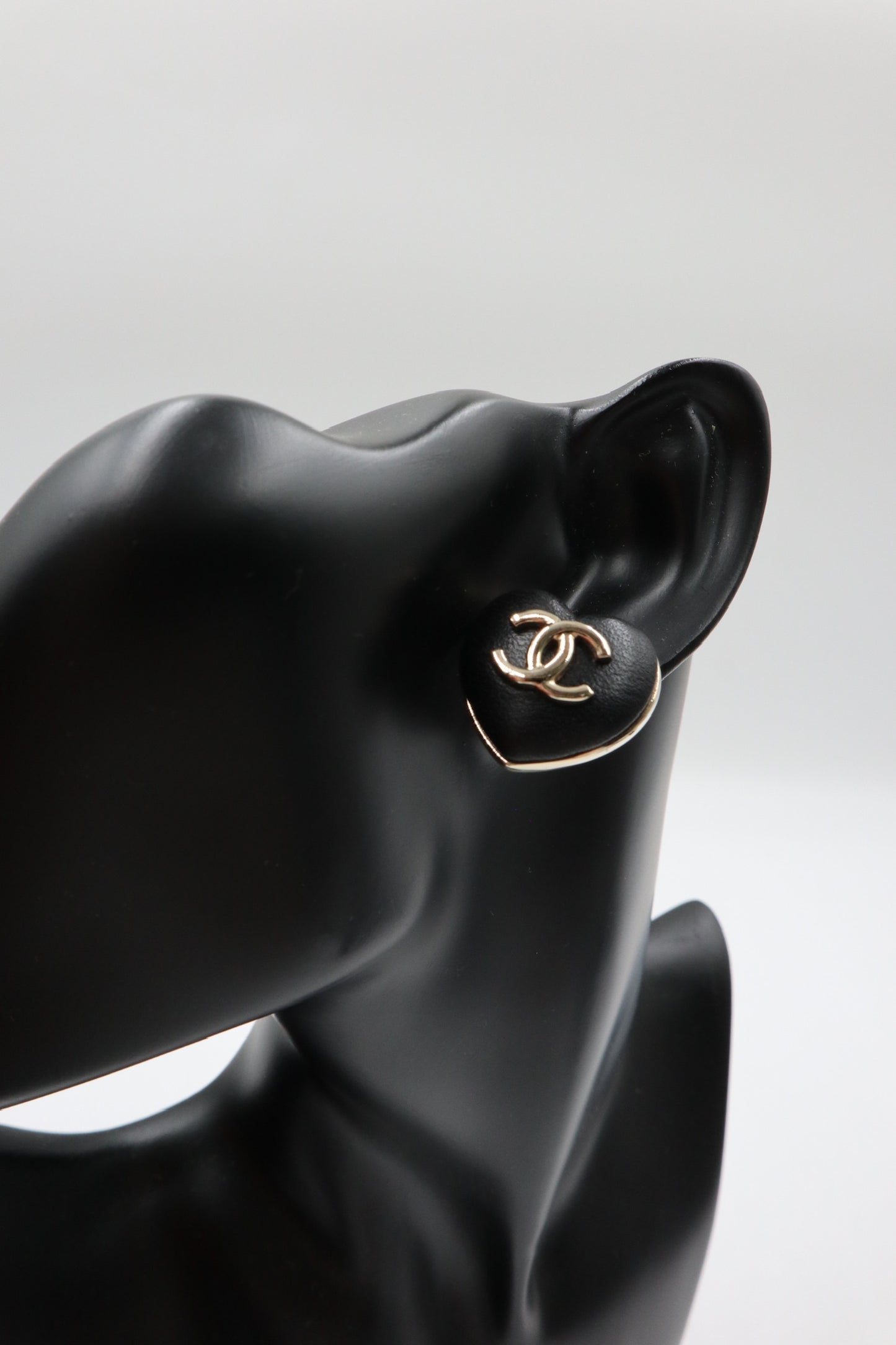 Chanel Earrings 黑金羊皮愛心耳環/ Rank SA 251027002