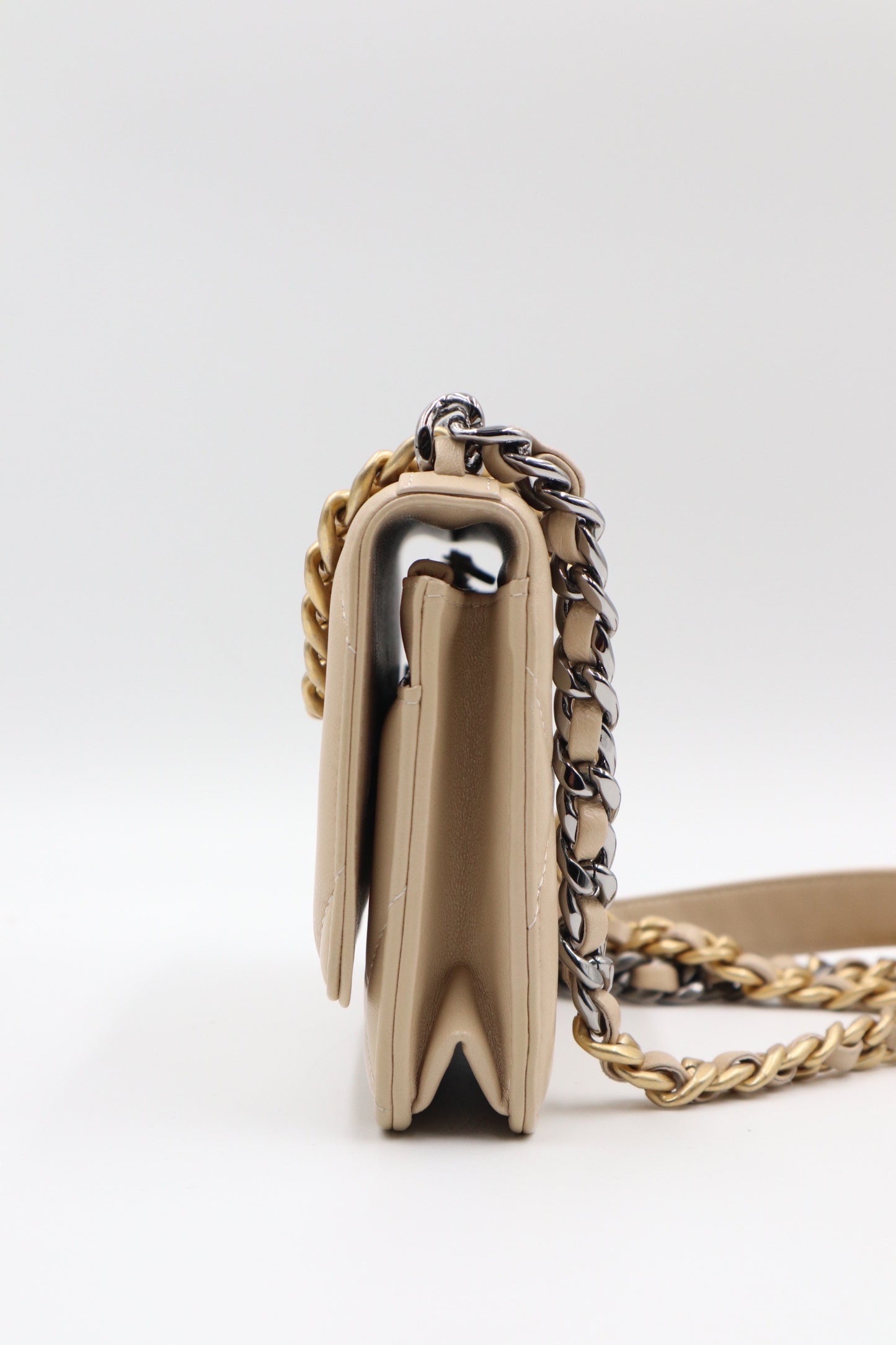 Chanel 19bag woc / Rank A Z25022401