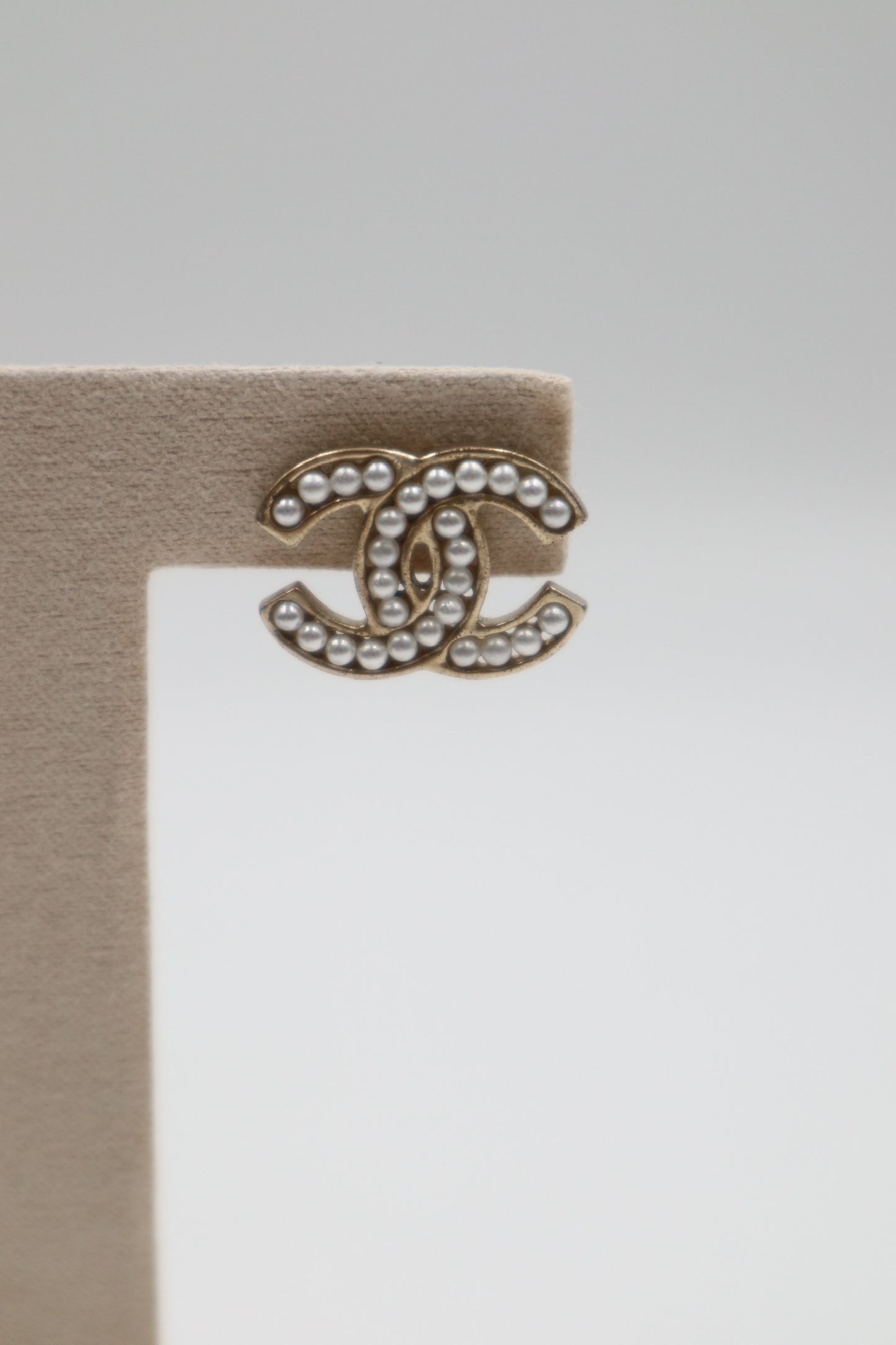 Chanel Earrings 淡金色鏤空珍珠耳環/ Rank SA 251008002
