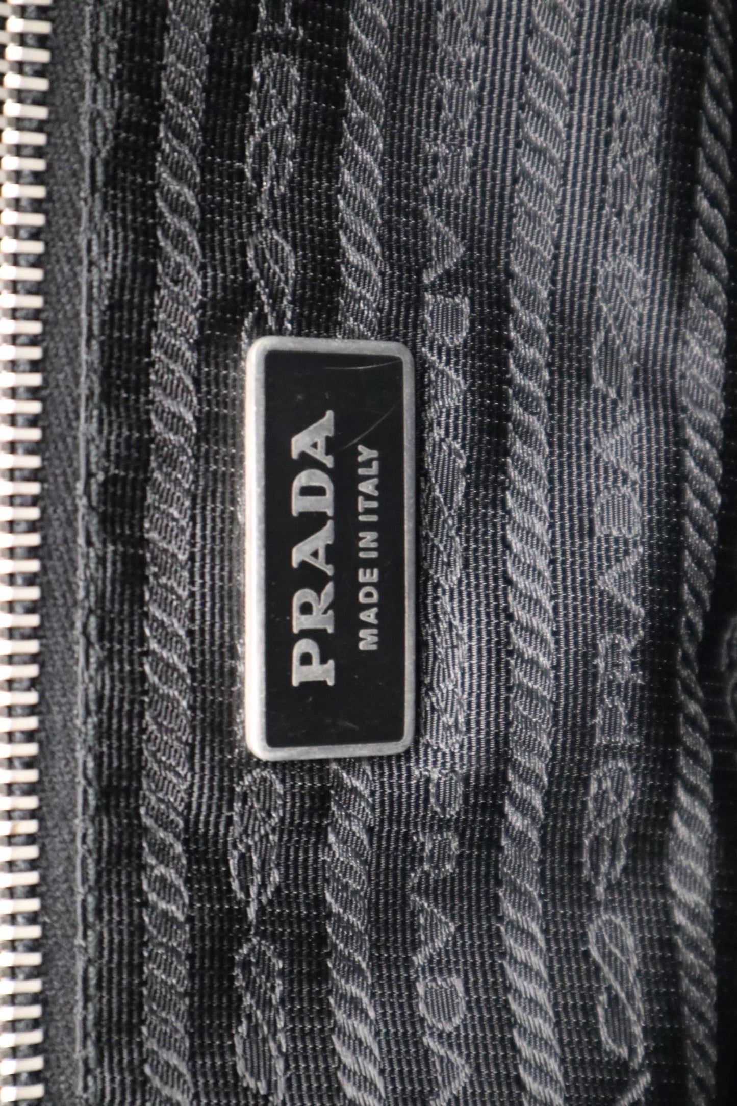 Prada 皮革保齡球包 / Rank SA 250827001