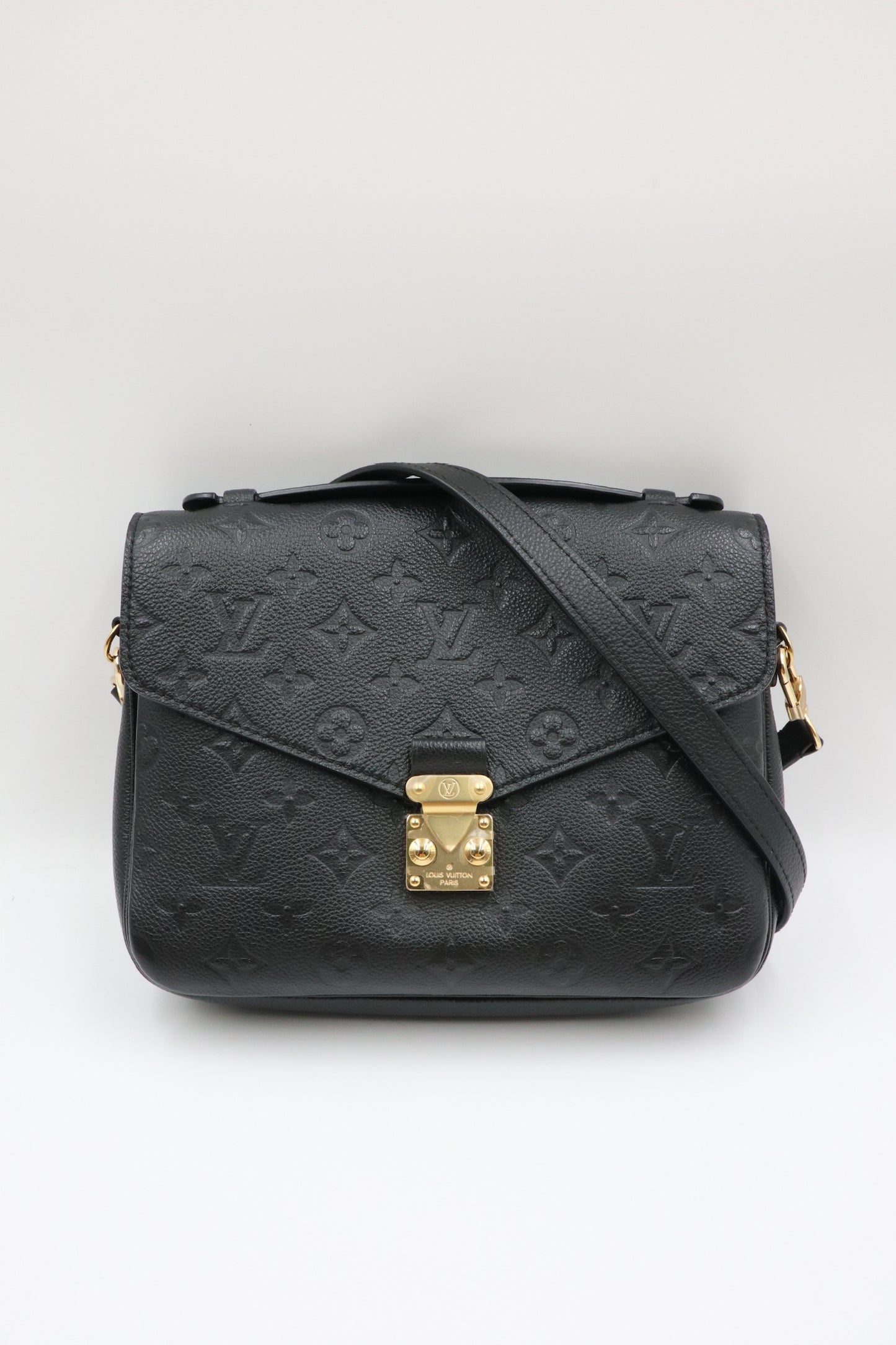 Louis Vuitton 牛皮壓紋金釦郵差包 黑色 / Rank SA 251106002