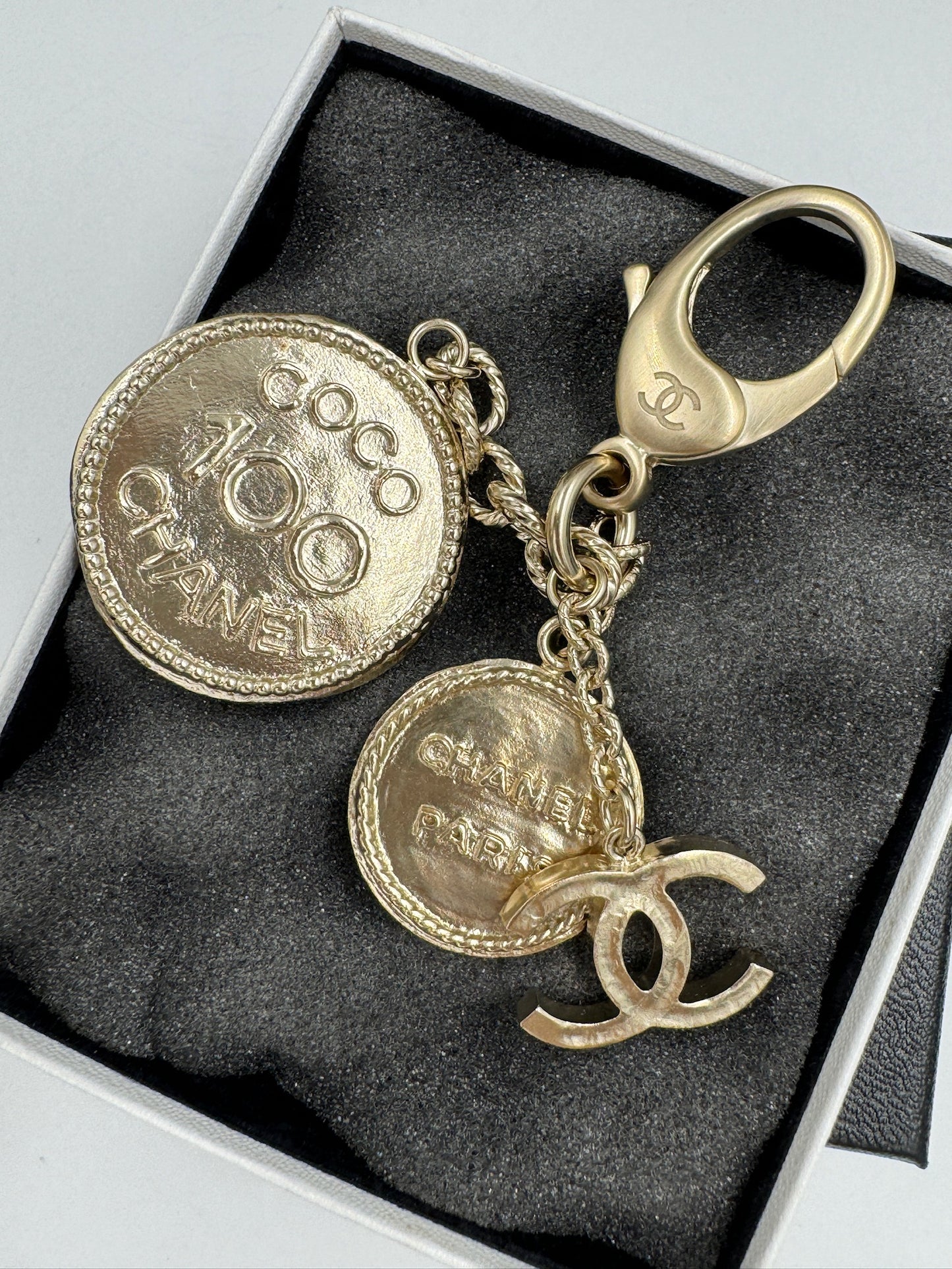 Chanel Pendant Gold / Rank N
