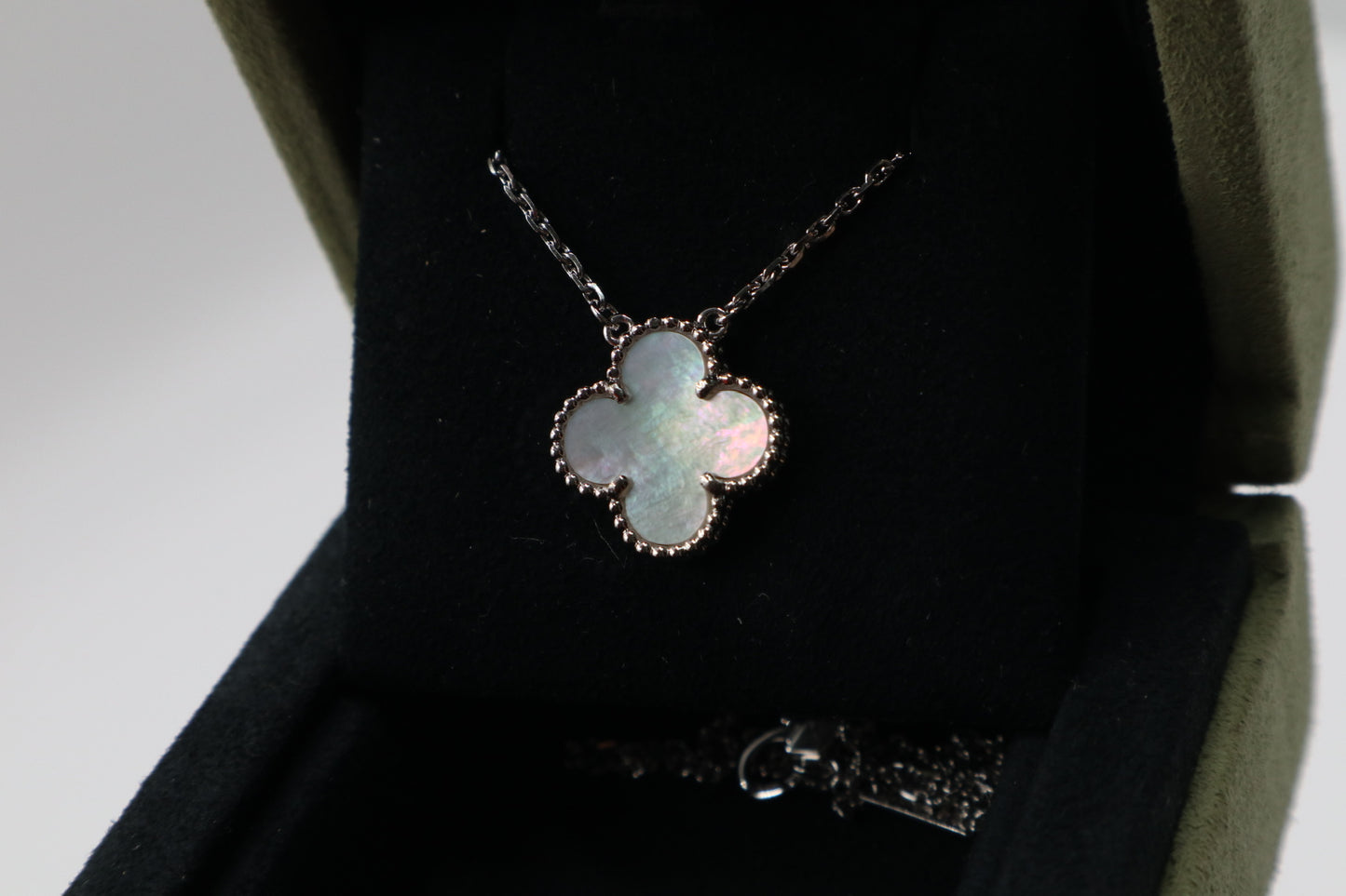 VCA 白K珍珠母貝墜飾 Necklace / Rank SA251027001