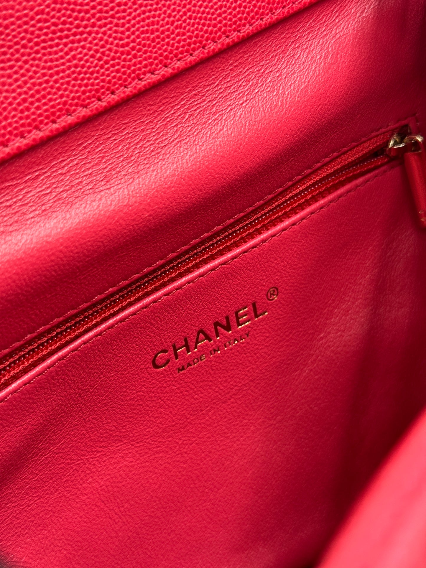 Chanel 桃粉魚子醬金釦後背包 / Rank N 24072005