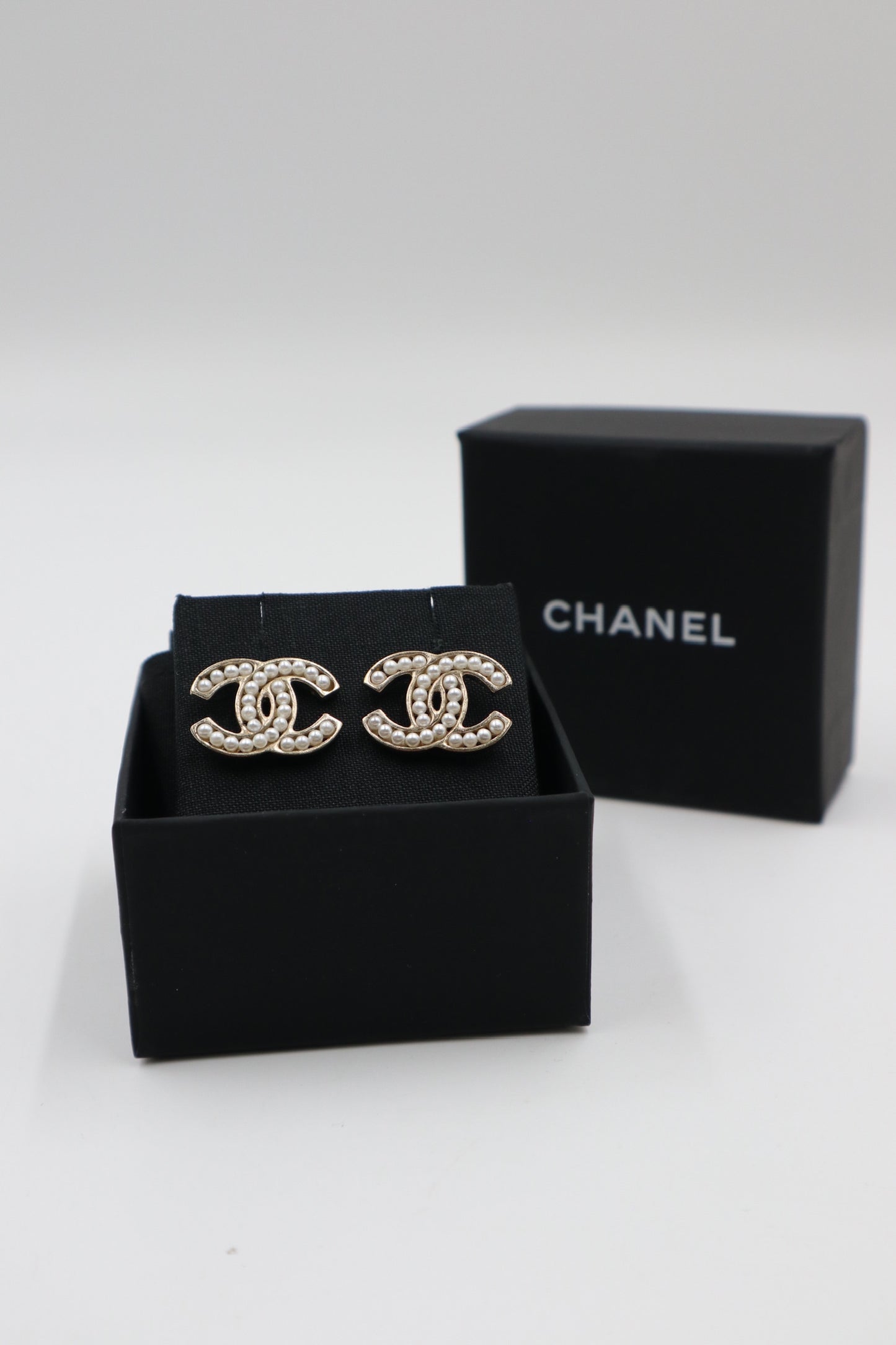 Chanel Earrings 淡金色鏤空珍珠耳環/ Rank SA 251008002