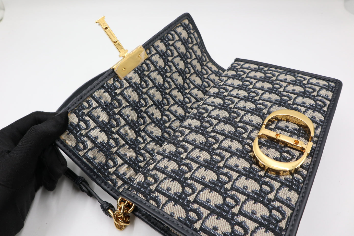 DIOR 蒙田30 Montaigne MM / Rank SA 251006001