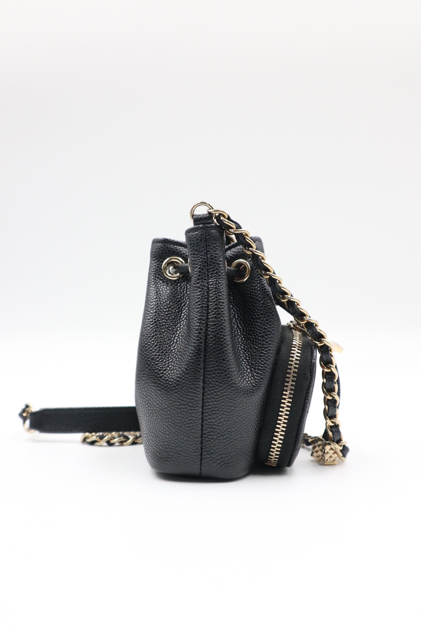 Chanel 黑金魚子醬淡金釦後背包 / Rank SA 251018001
