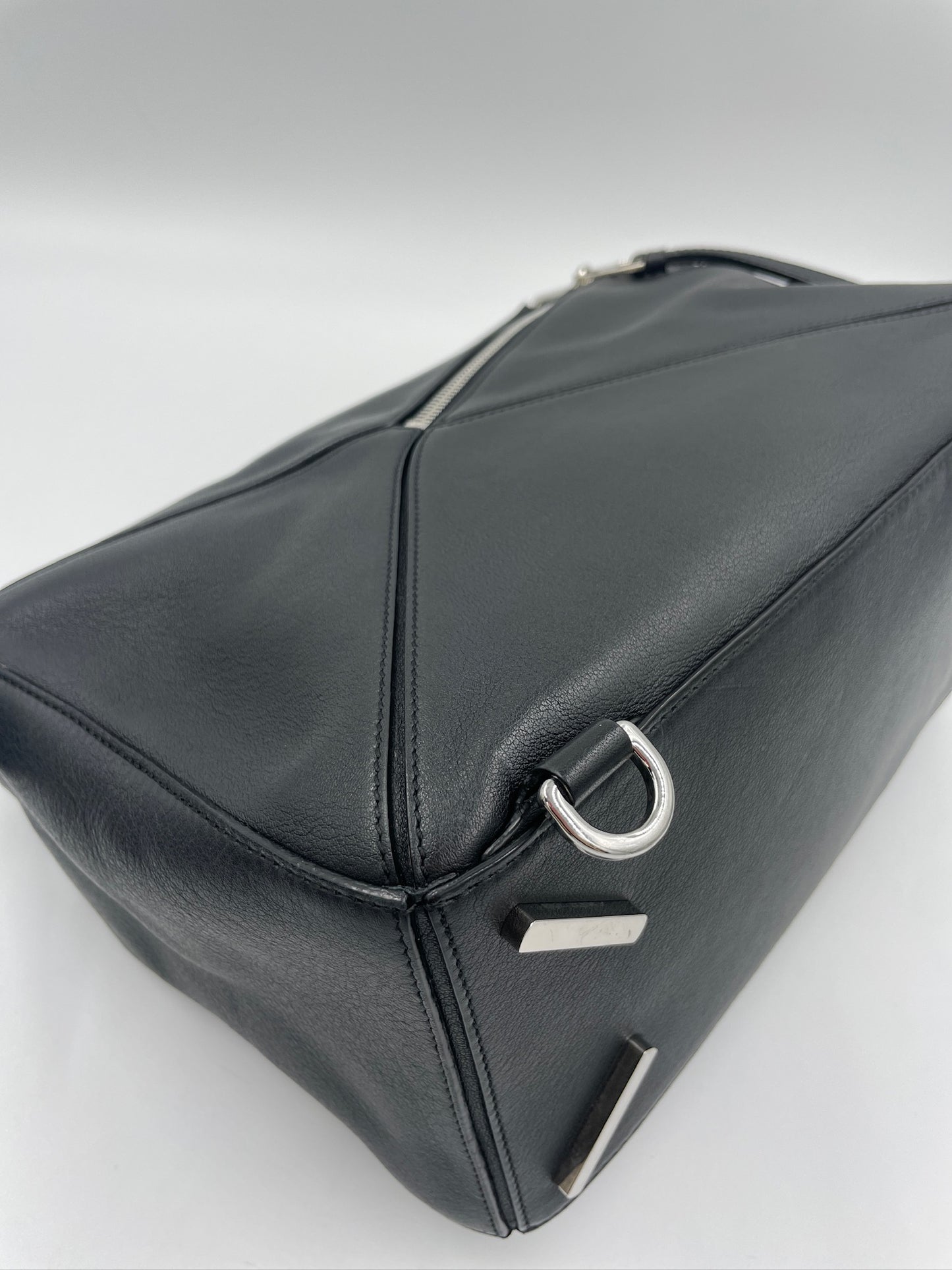 Loewe Puzzle Medium Black / Rank A