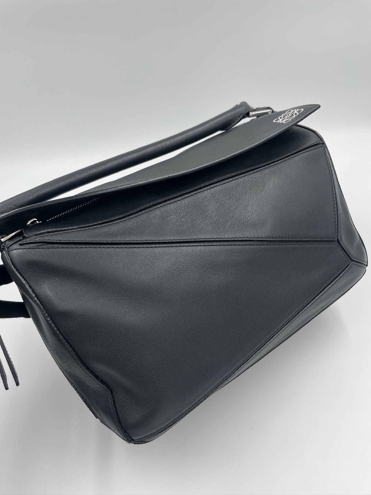 Loewe Puzzle Medium Black / Rank A