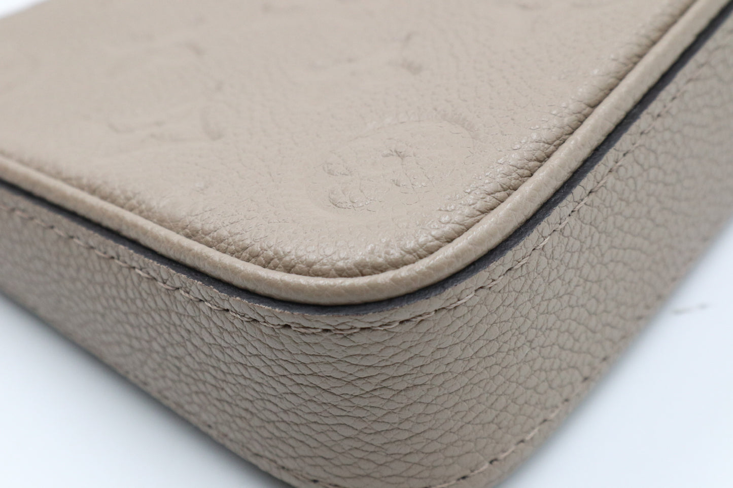 Louis Vuitton Easy poush奶茶色 / Rank SA 251030005