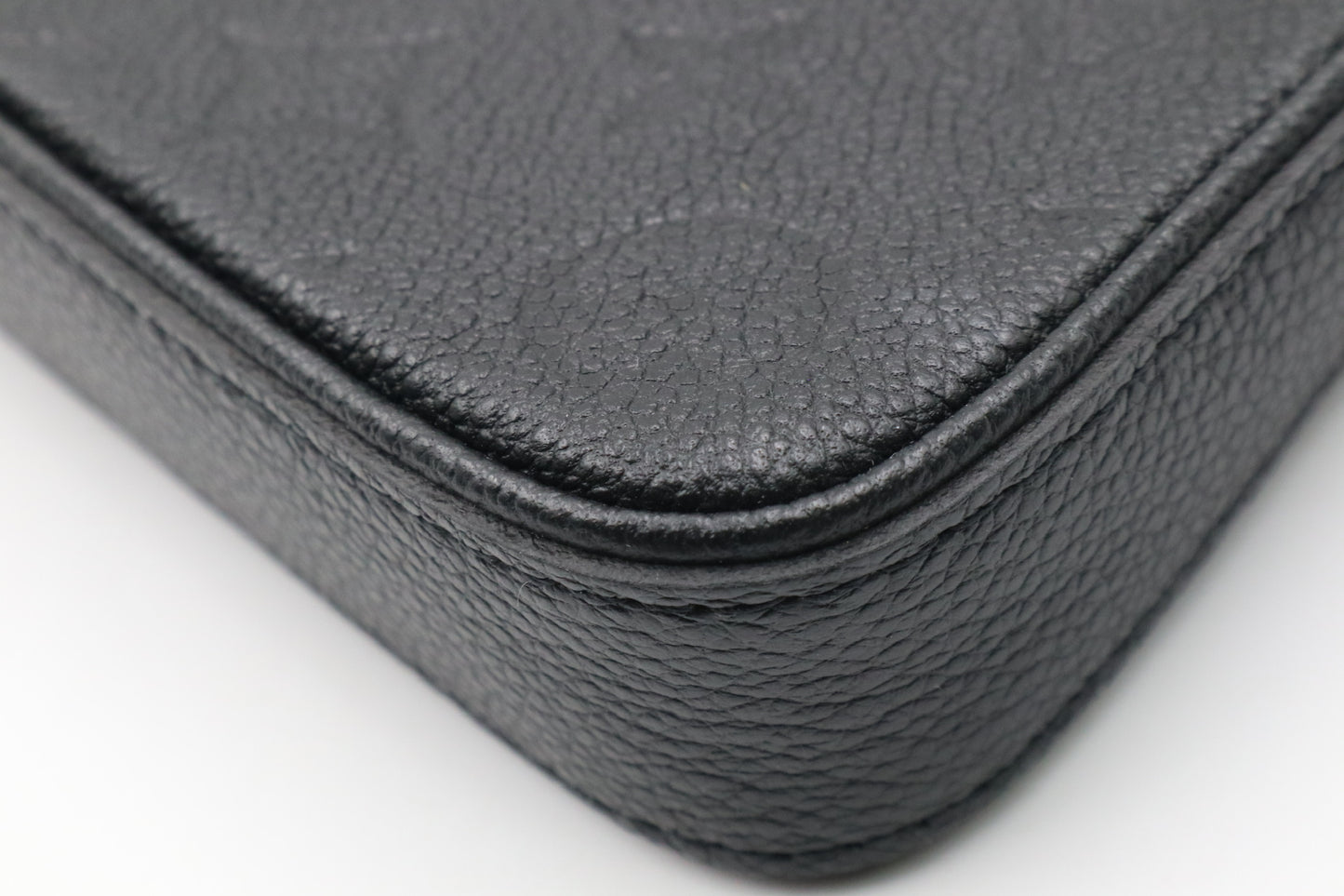 Louis Vuitton Easy Pouch黑色 / Rank SA 251030009