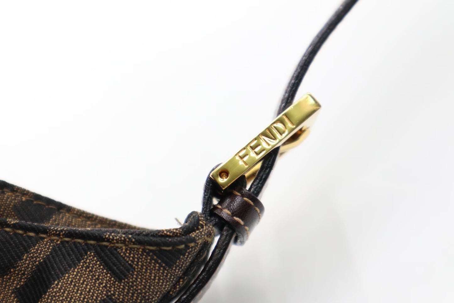 Fendi 牛角腋下包/Rank A S25102301