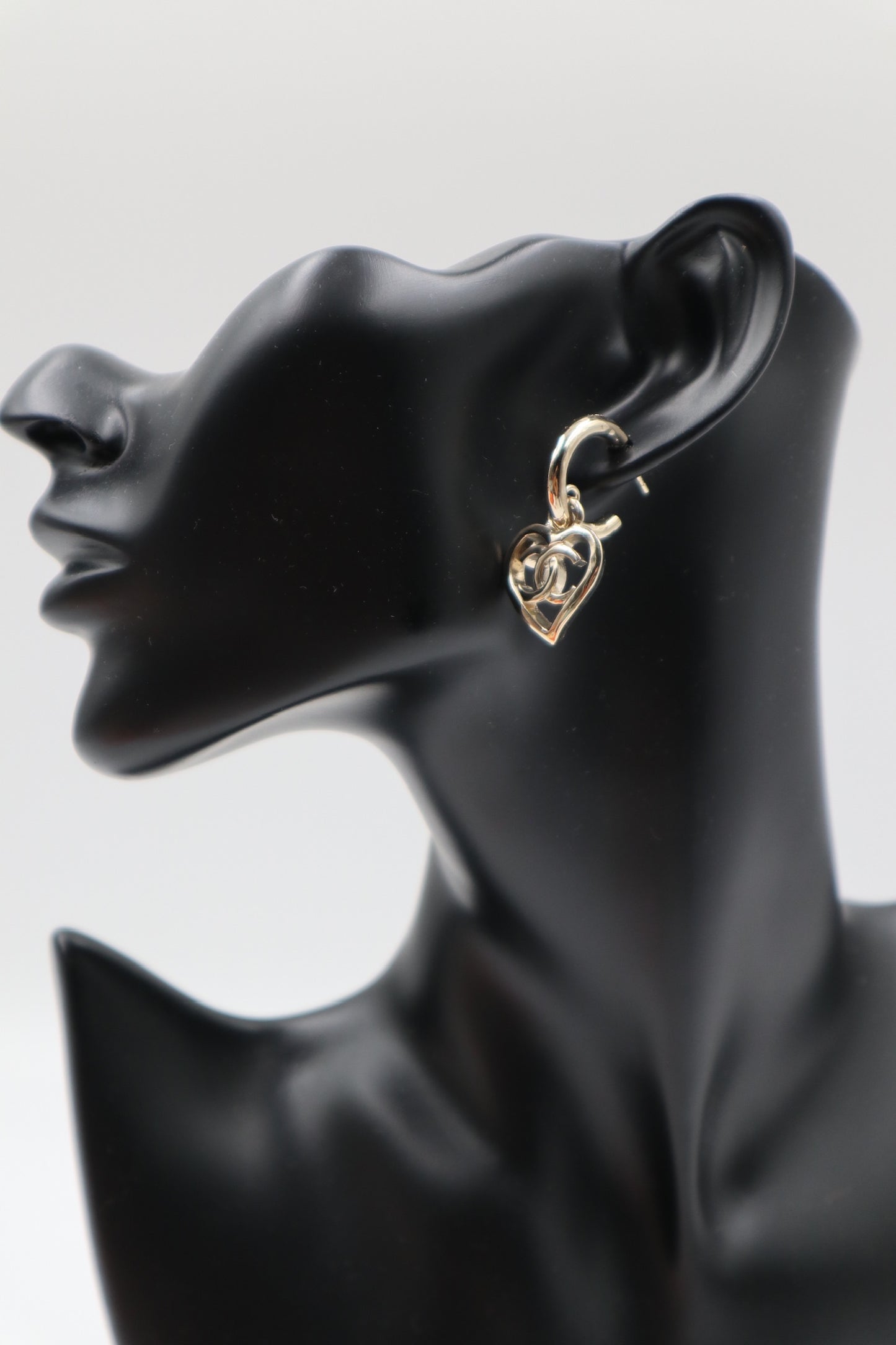 Chanel Earrings 金屬心型鏤空耳環/ Rank SA 251006002