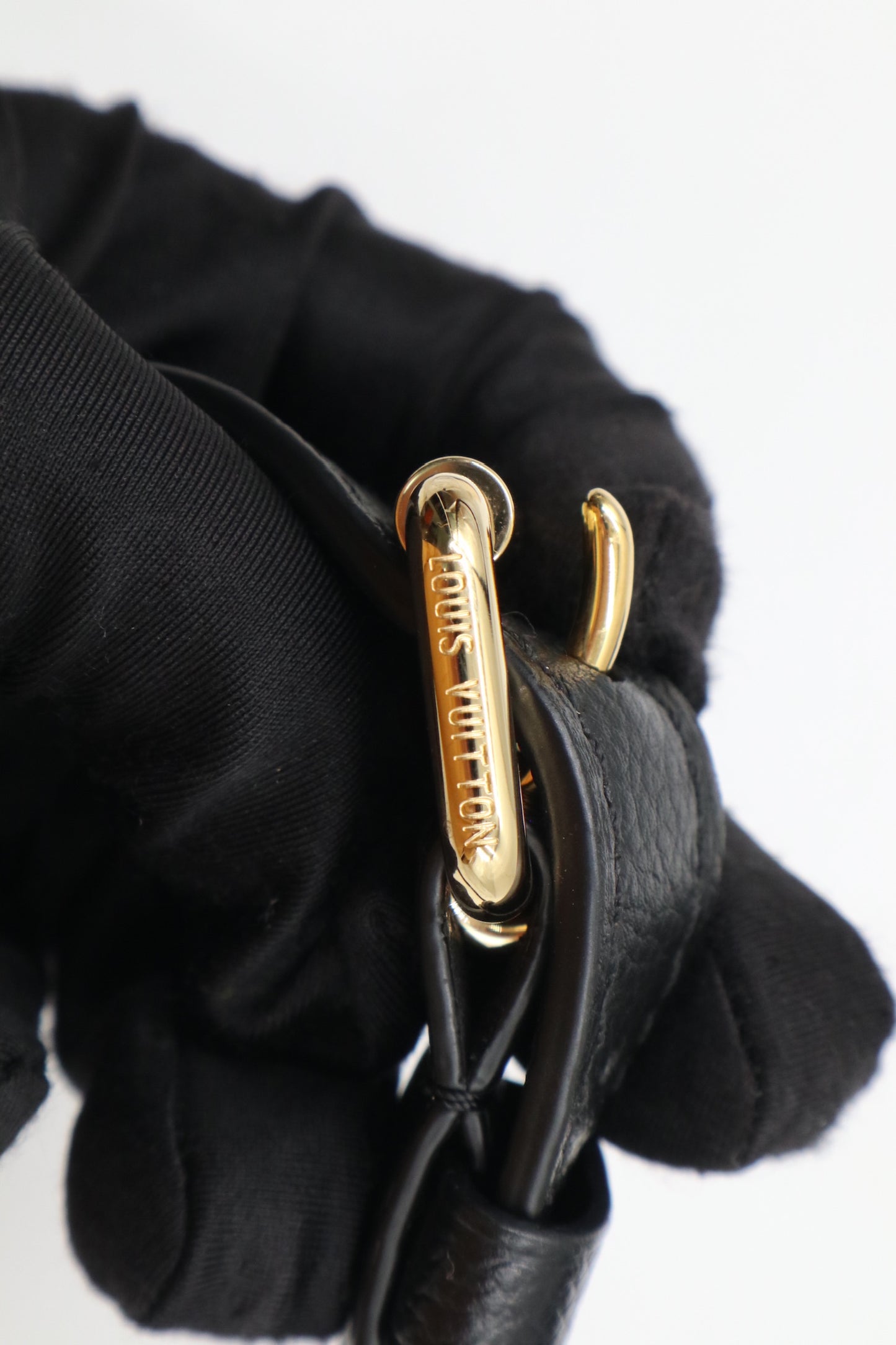 Louis Vuitton 牛皮壓紋金釦郵差包 黑色 / Rank SA 251106002