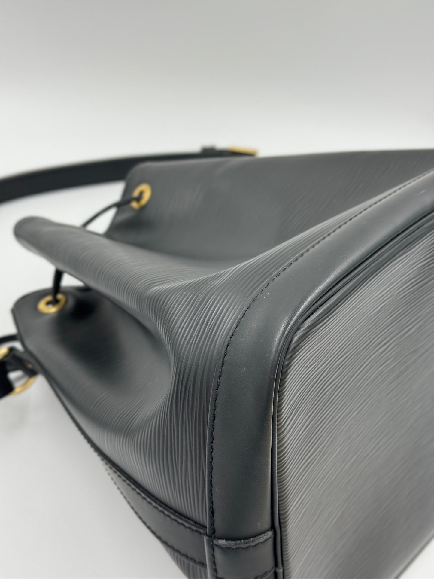 Louis Vuitton  Noe Epi 水波紋水桶包 / Rank SA