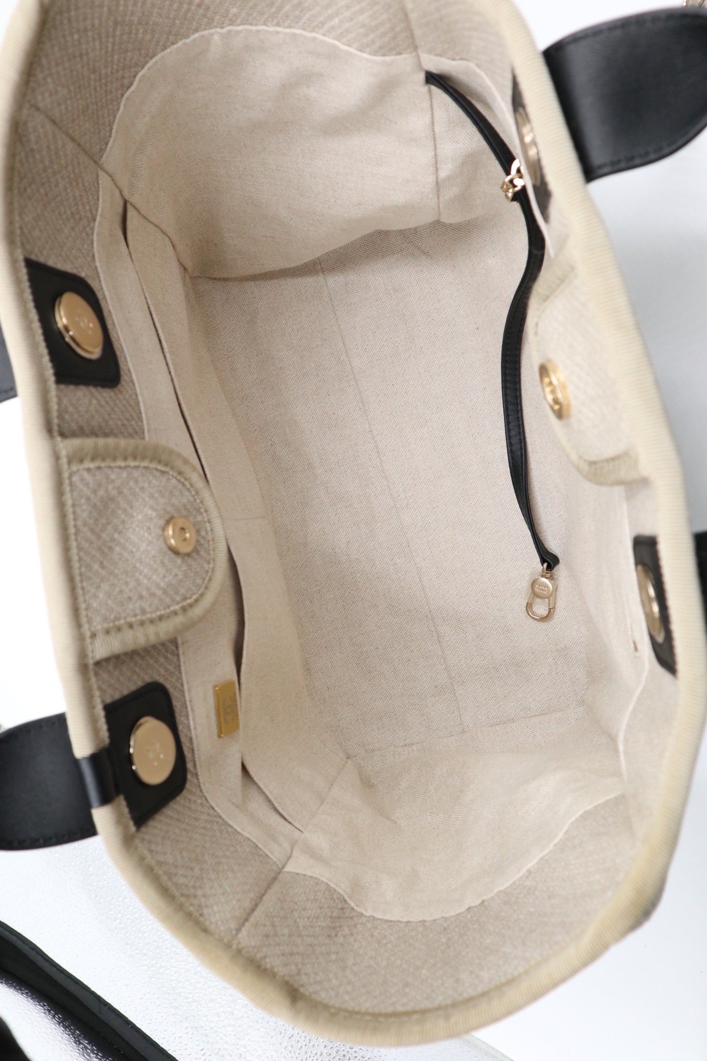 Chanel 沙灘包 PM / Rank A 24102301