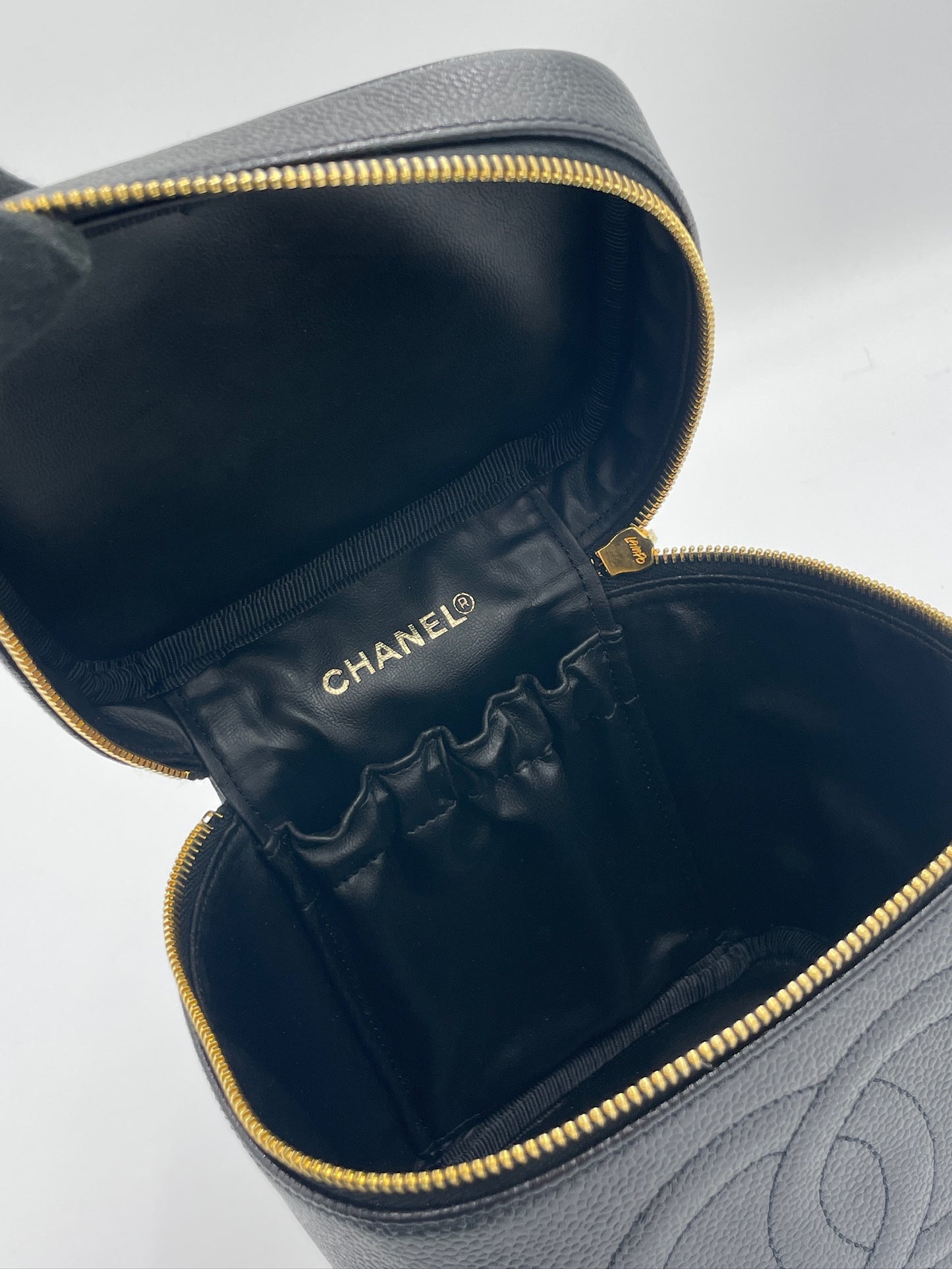 Chanel 魚子醬化妝箱 / Rank SA