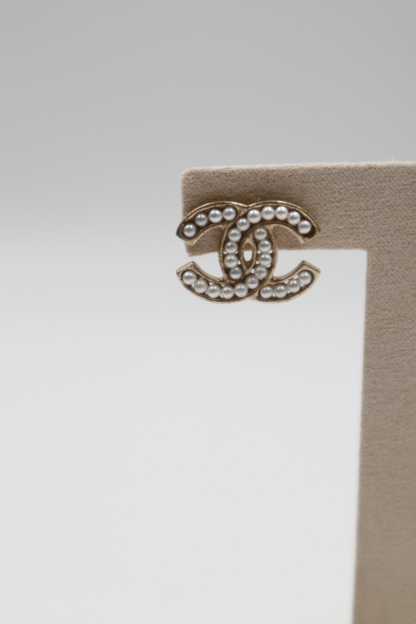 Chanel Earrings 淡金色鏤空珍珠耳環/ Rank SA 251008002