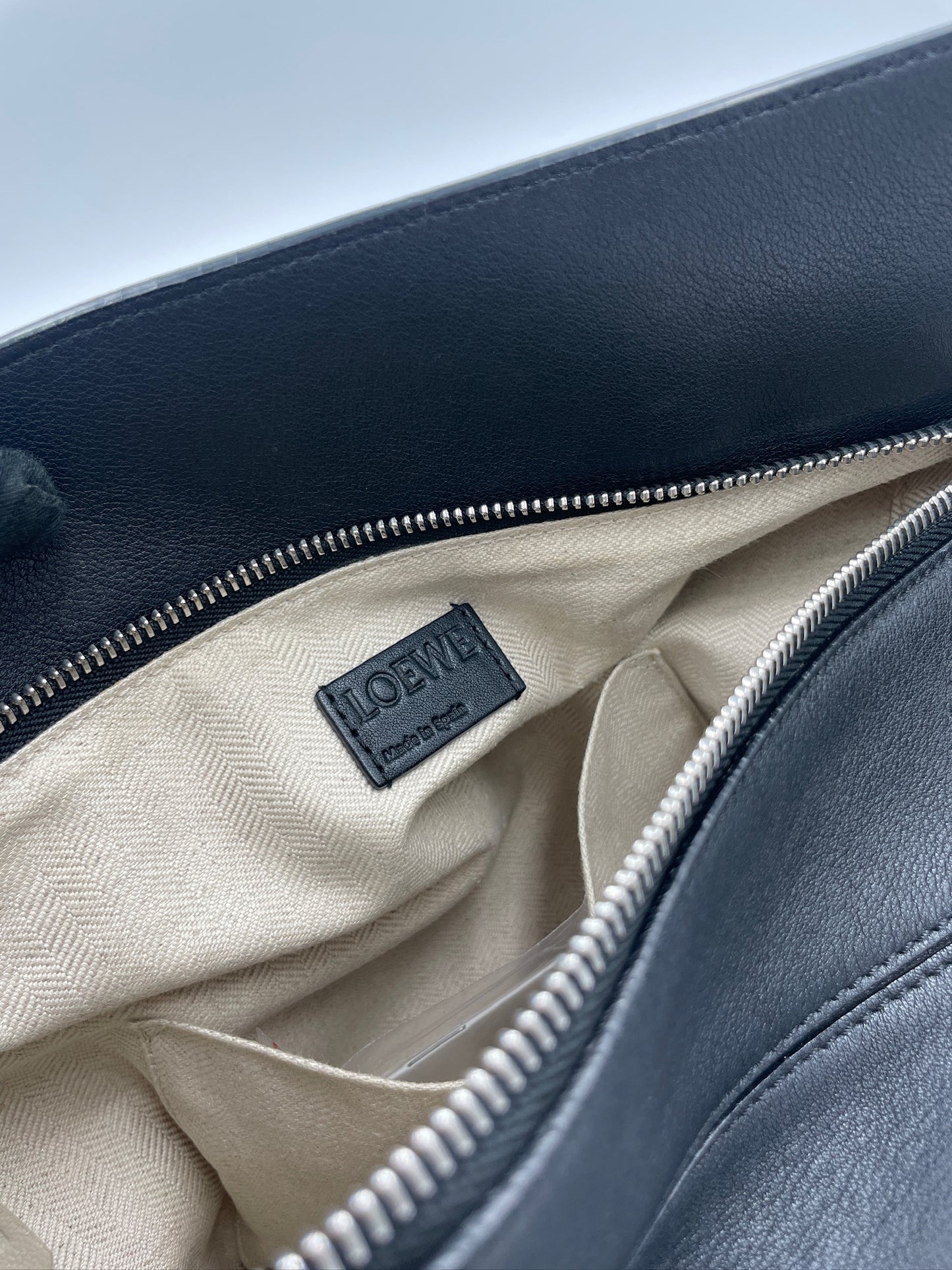 Loewe Puzzle Medium Black / Rank A