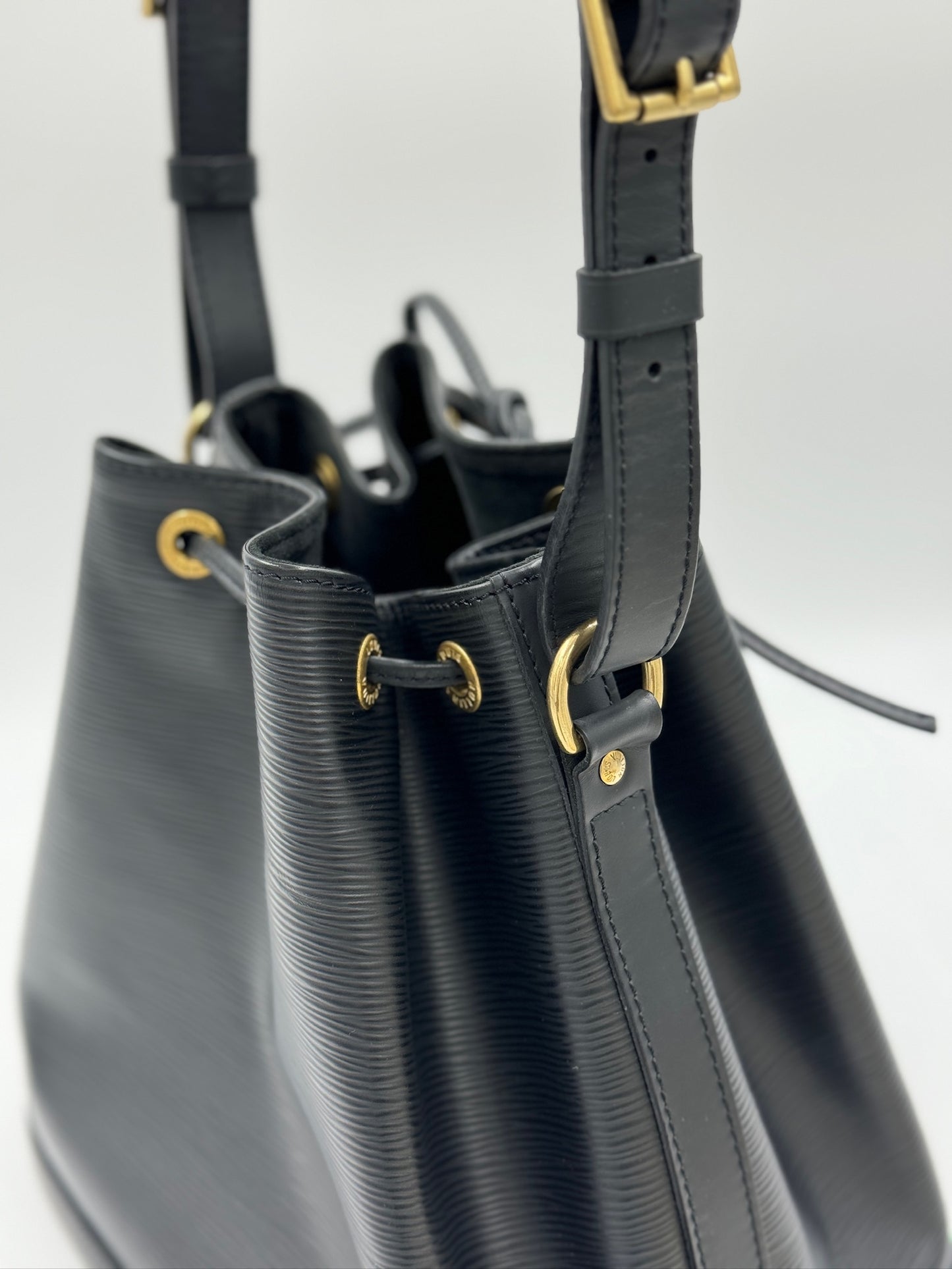 Louis Vuitton  Noe Epi 水波紋水桶包 / Rank SA