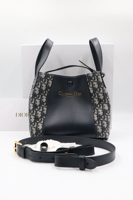 DIOR Signature 小號水桶包 / Rank SA 251024001