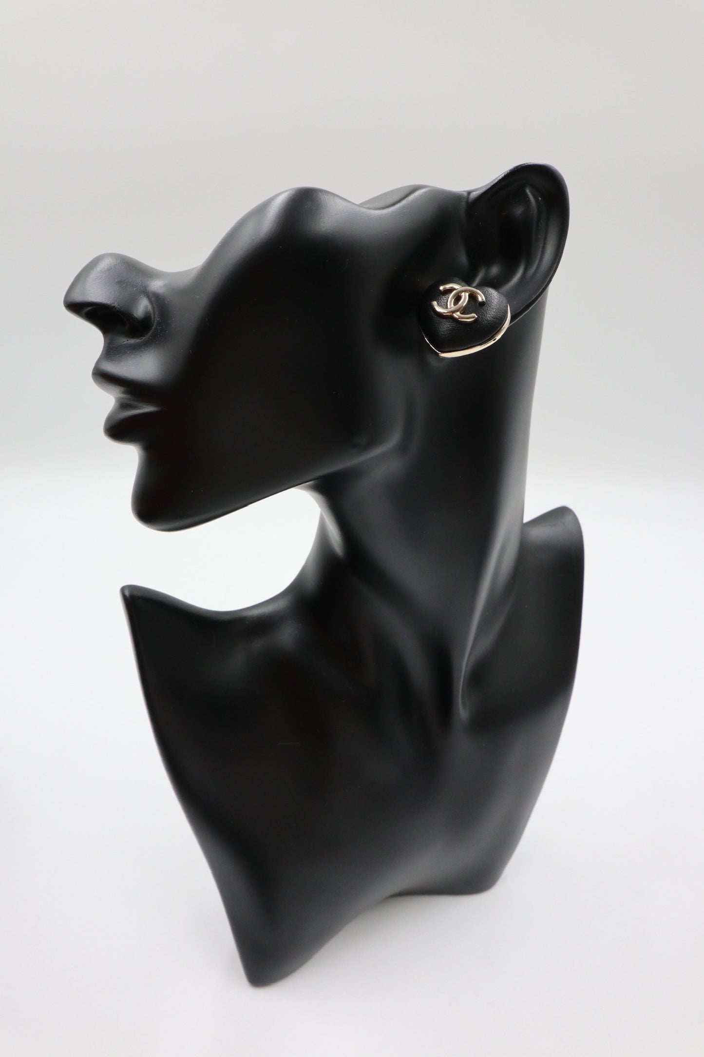 Chanel Earrings 黑金羊皮愛心耳環/ Rank SA 251027002