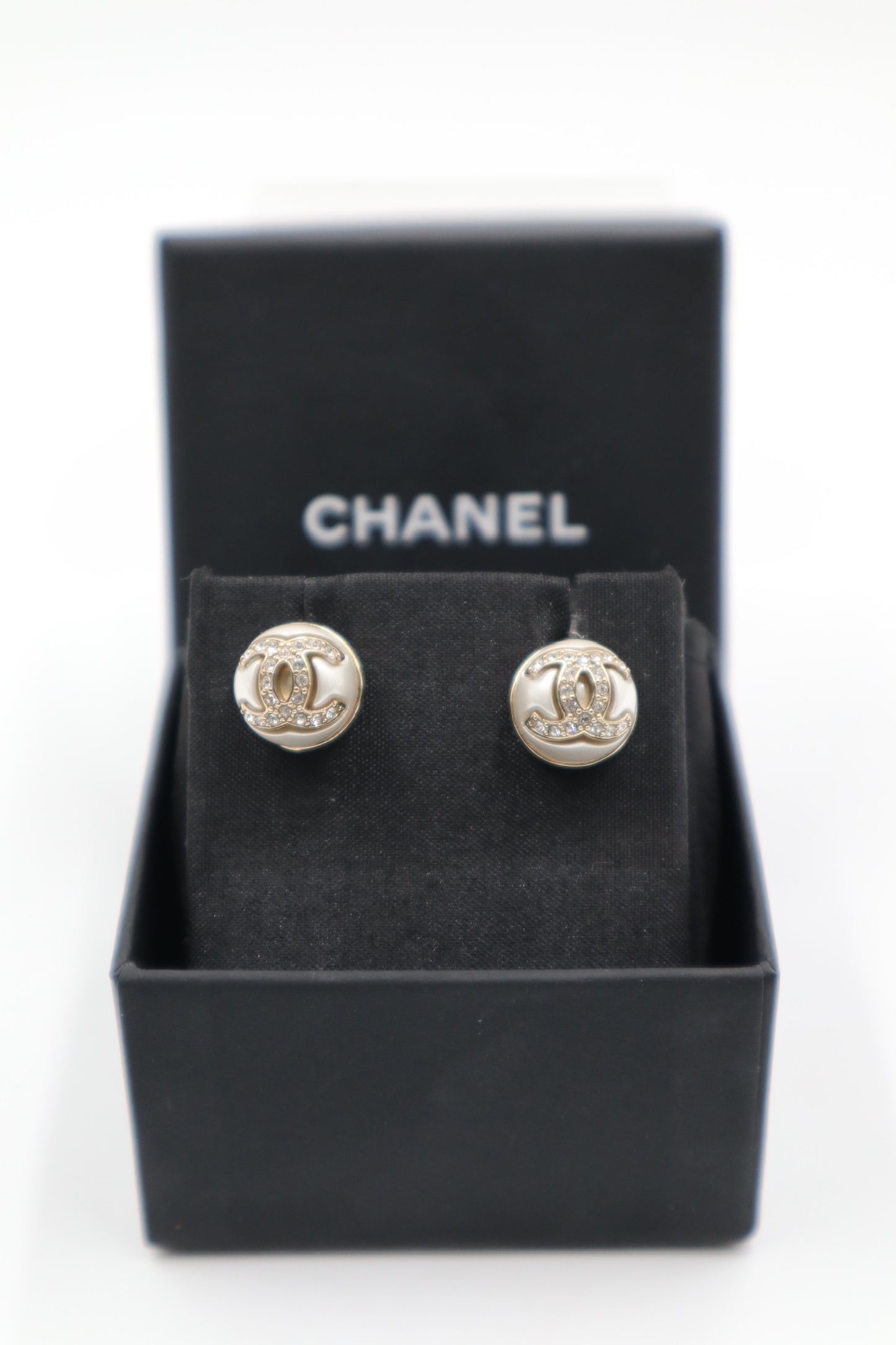 Chanel Earrings 珍珠水鑽圓型耳環/ Rank SA 251018005