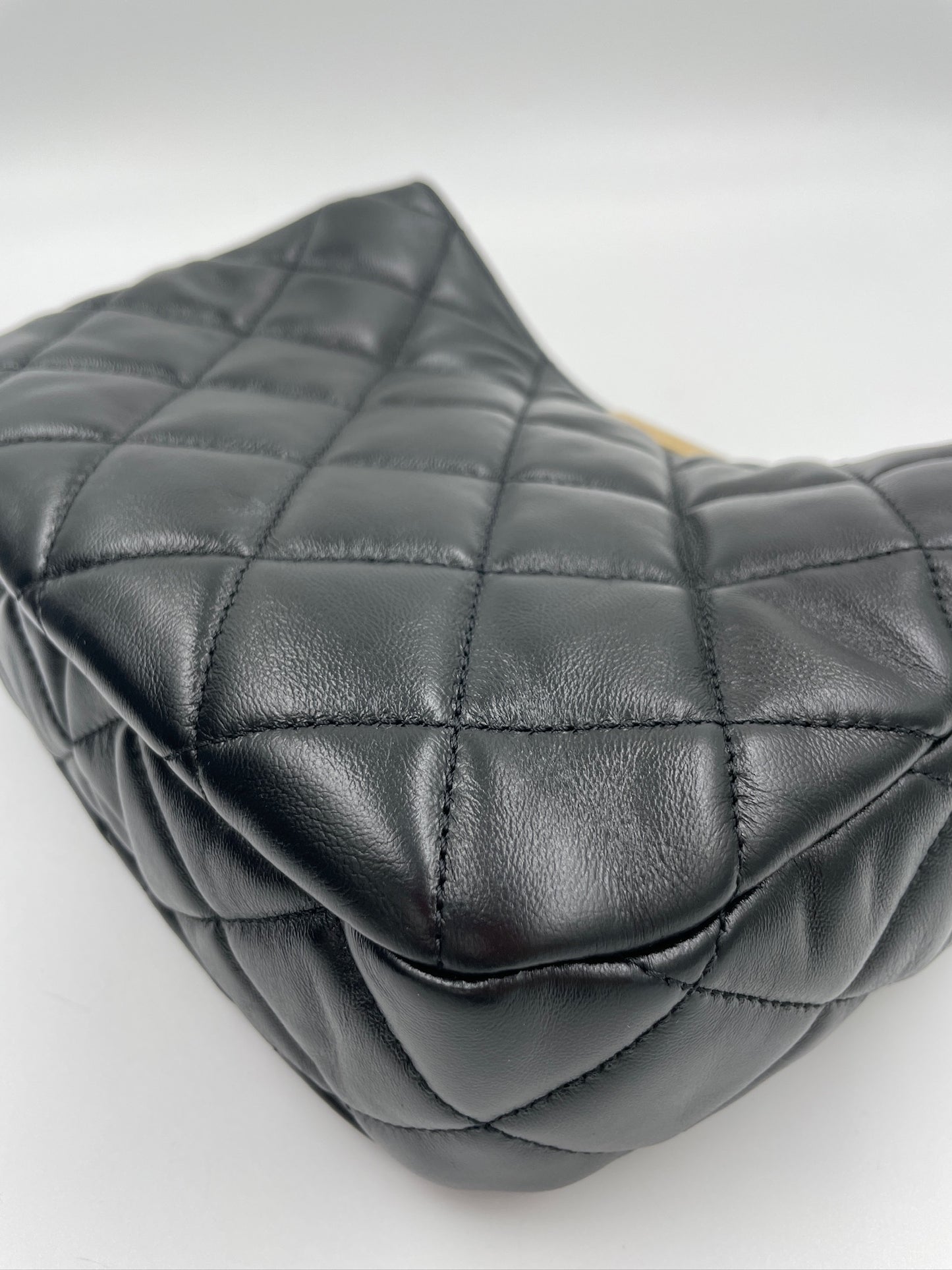 Chanel 22B 流浪托特/ Rank SA