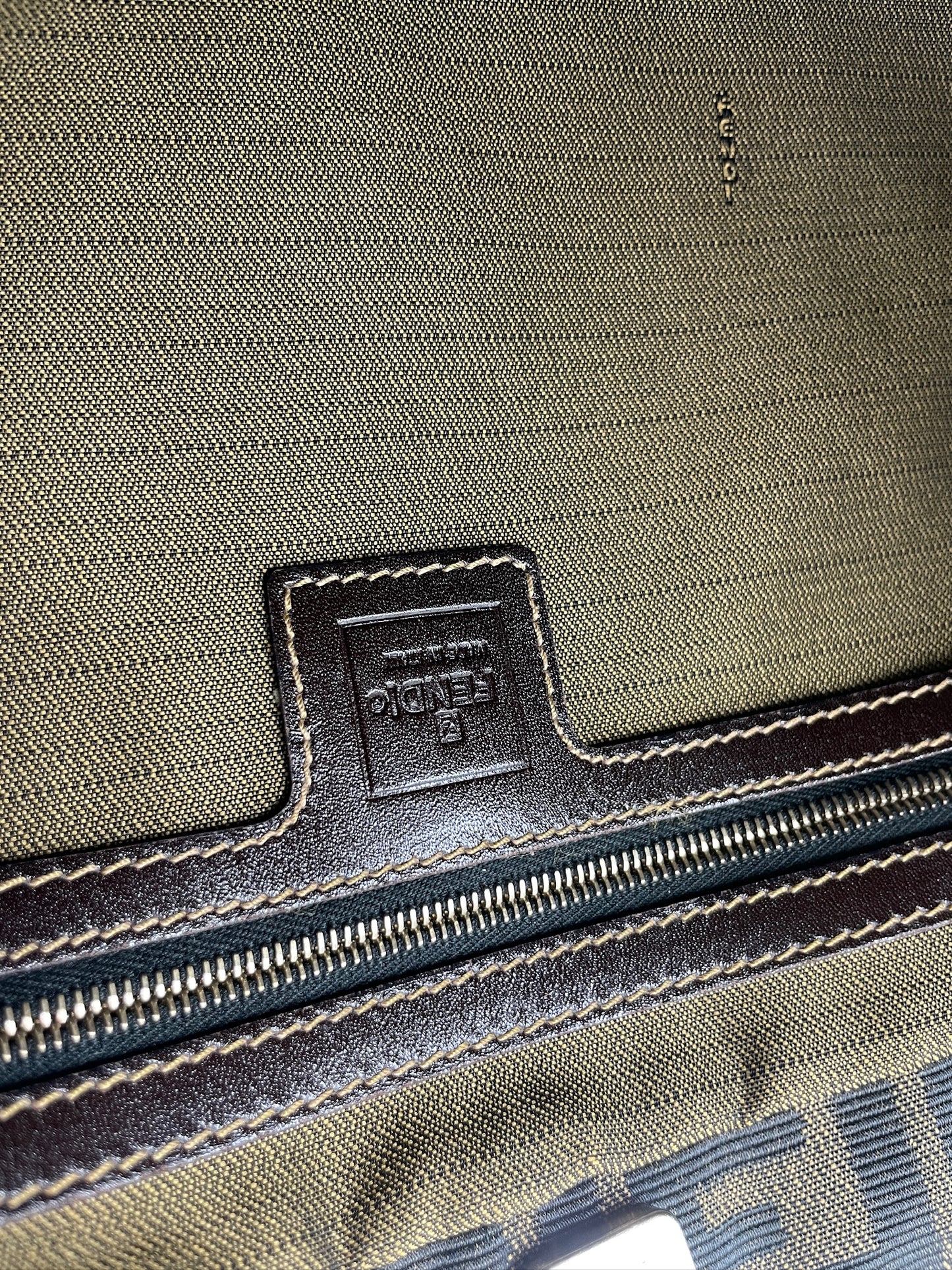 Fendi 金扣 Tote Bag / Rank SA