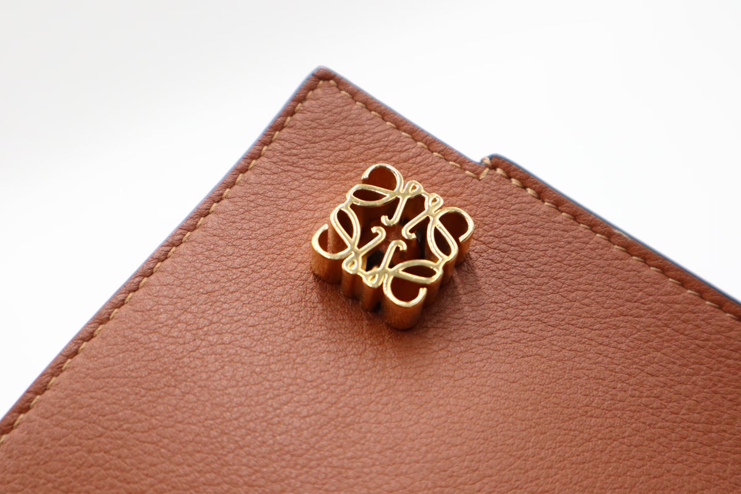 Loewe 手機包/ Rank A 25042403