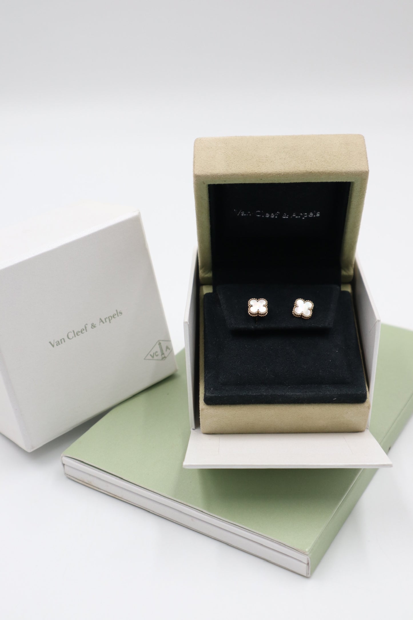 VCA Earrings 18k黃金珍珠母貝耳環/ Rank SA 250911002