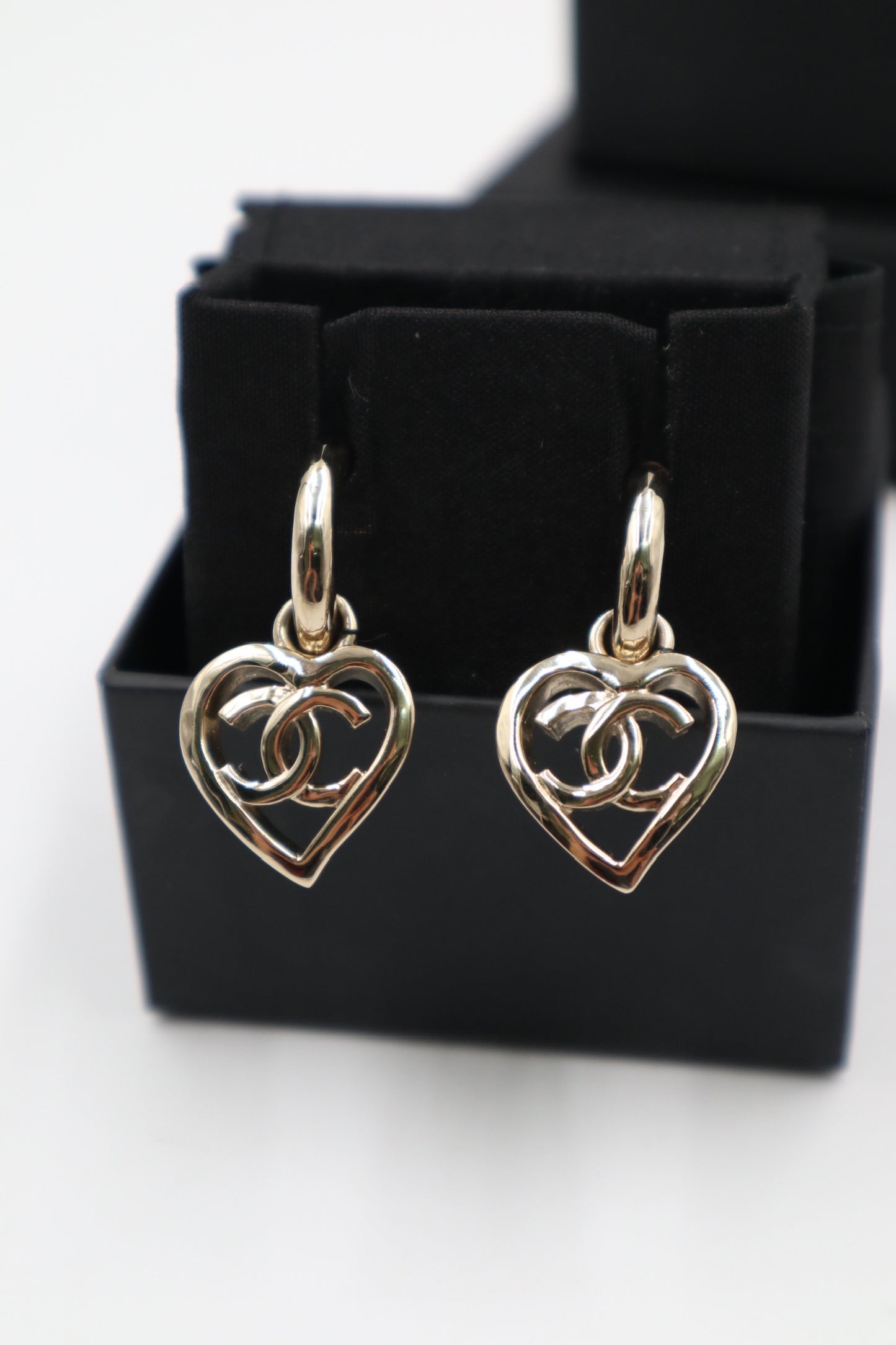 Chanel Earrings 金屬心型鏤空耳環/ Rank SA 251018002