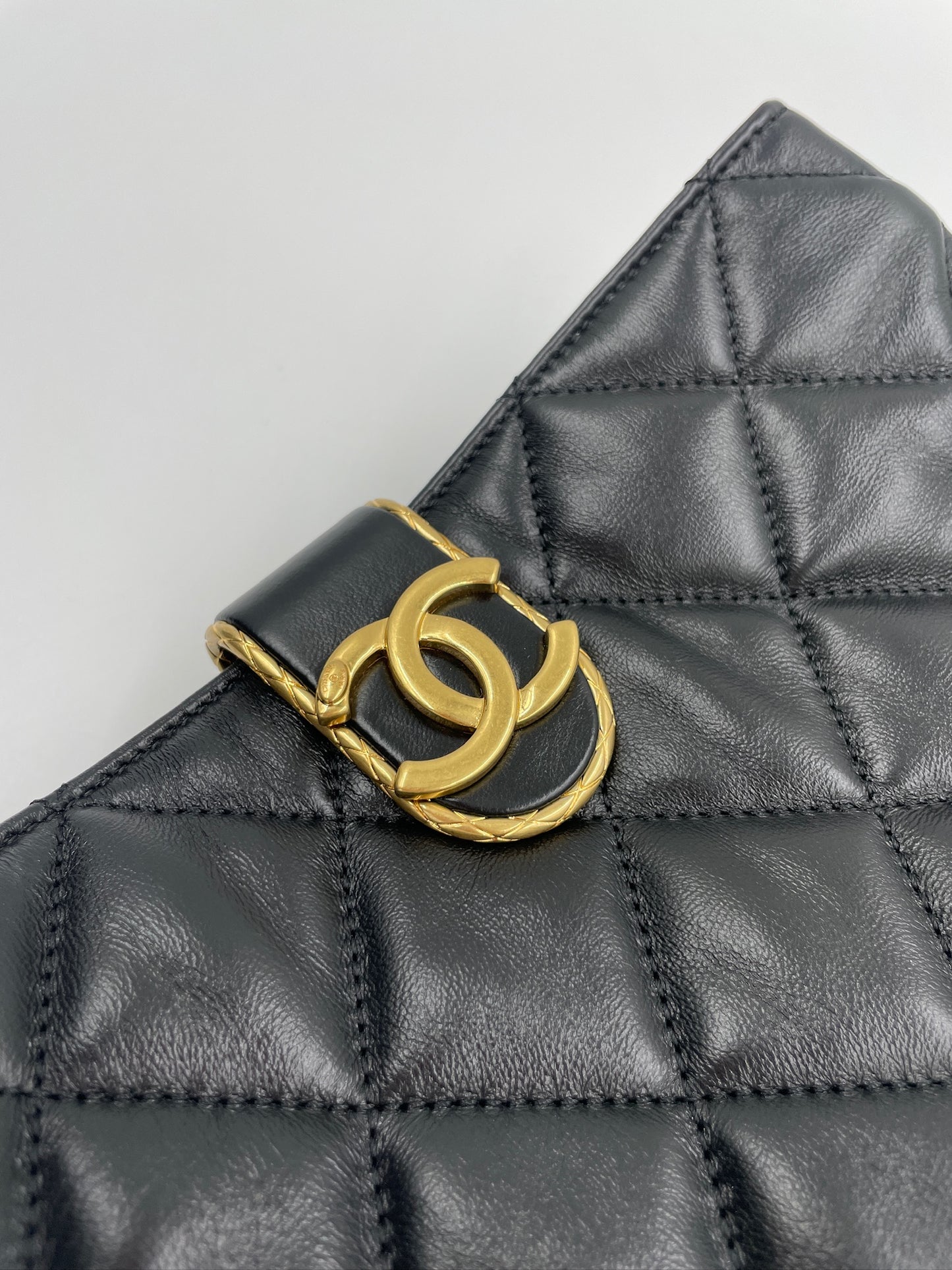 Chanel 22B 流浪托特/ Rank SA
