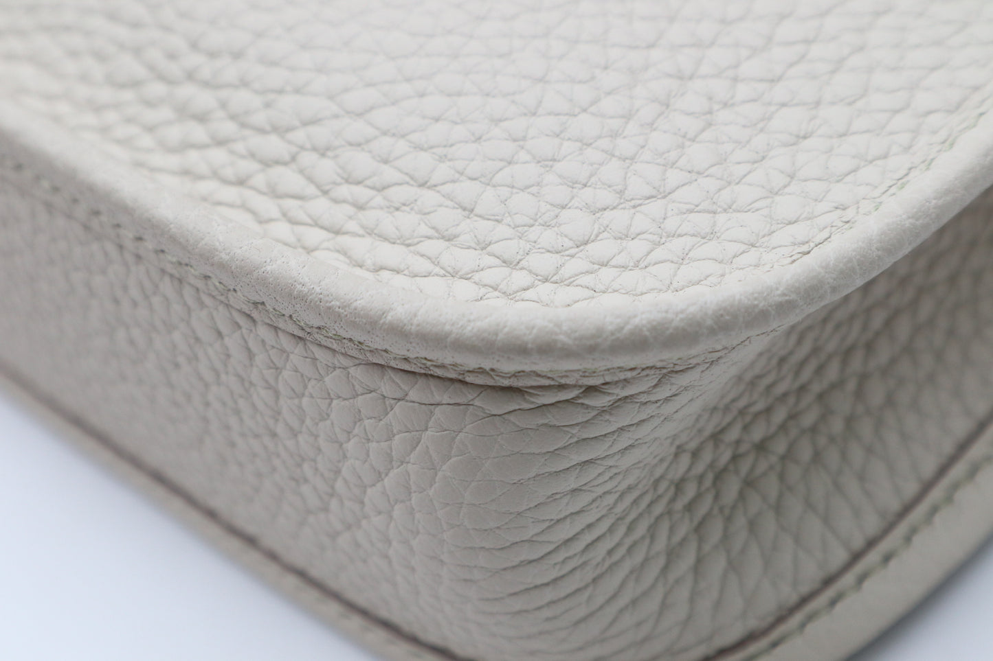 Hermes Mini Evelyne 奶昔白 / Rank SA 251116003
