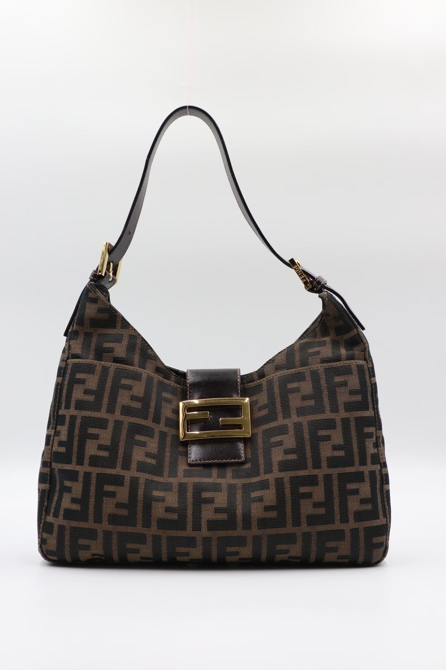 Fendi 牛角腋下包/Rank A S25102301