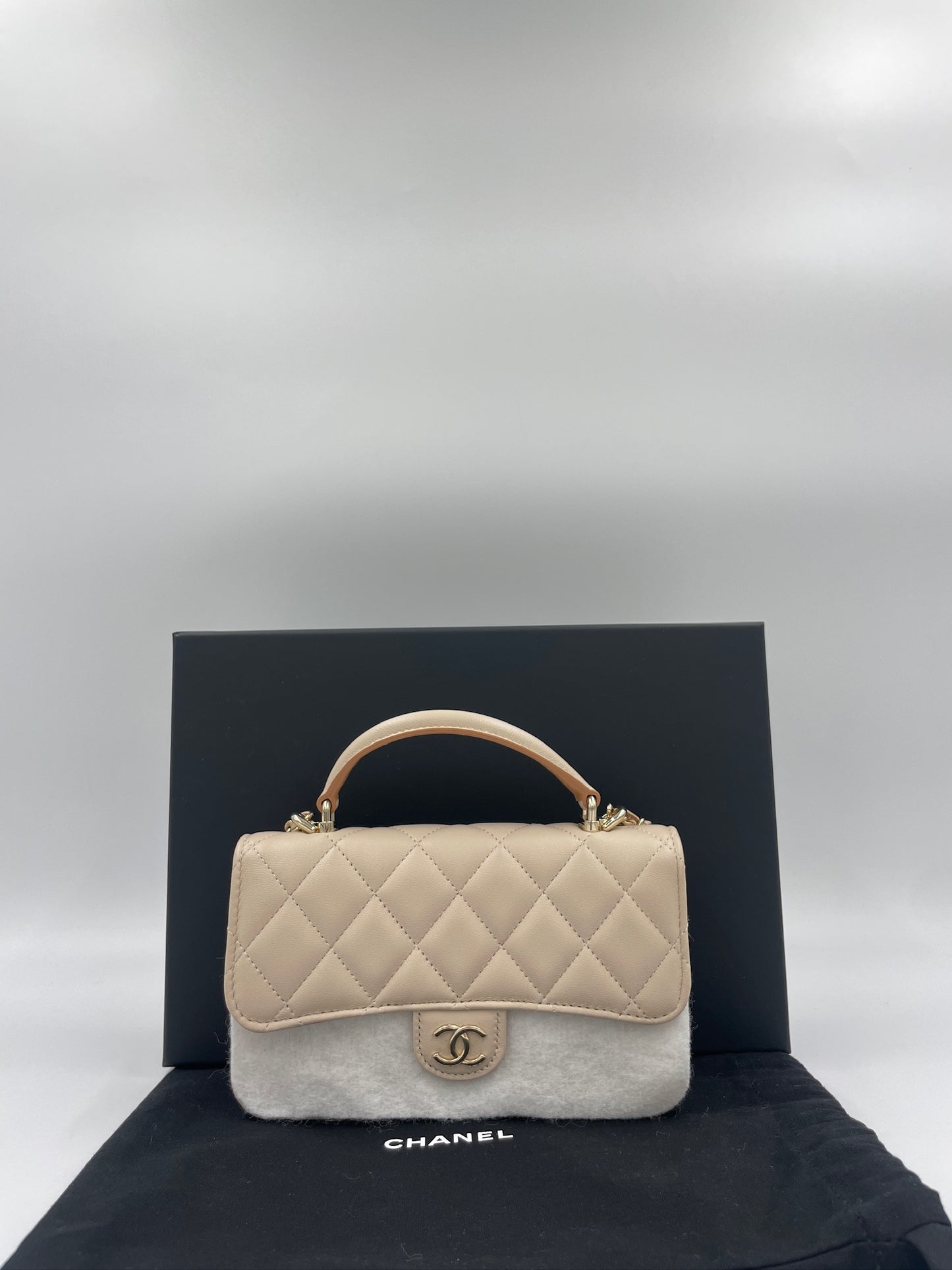 Chanel 23A Handle Woc 奶茶色 / Rank N