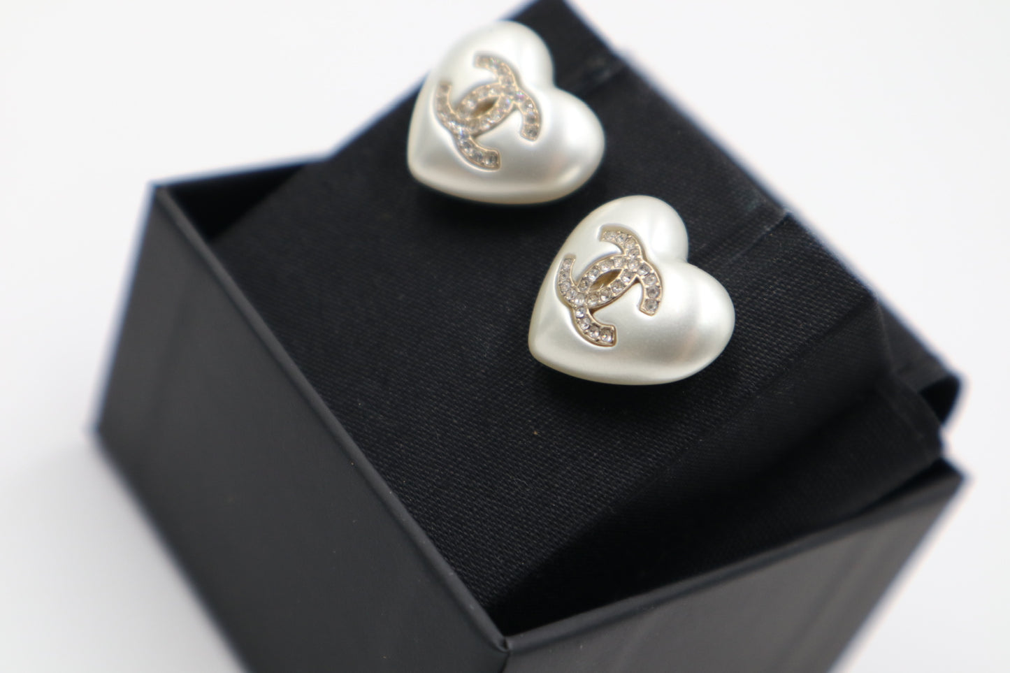Chanel Earrings 珍珠水鑽愛心耳環/ Rank SA 251018004