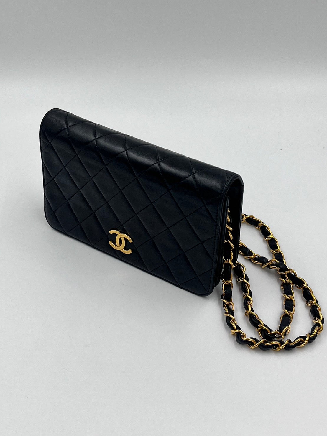 Chanel Lambskin Woc 19cm / Rank A