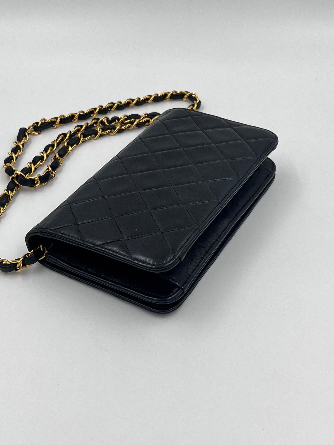 Chanel Lambskin Woc 19cm / Rank A