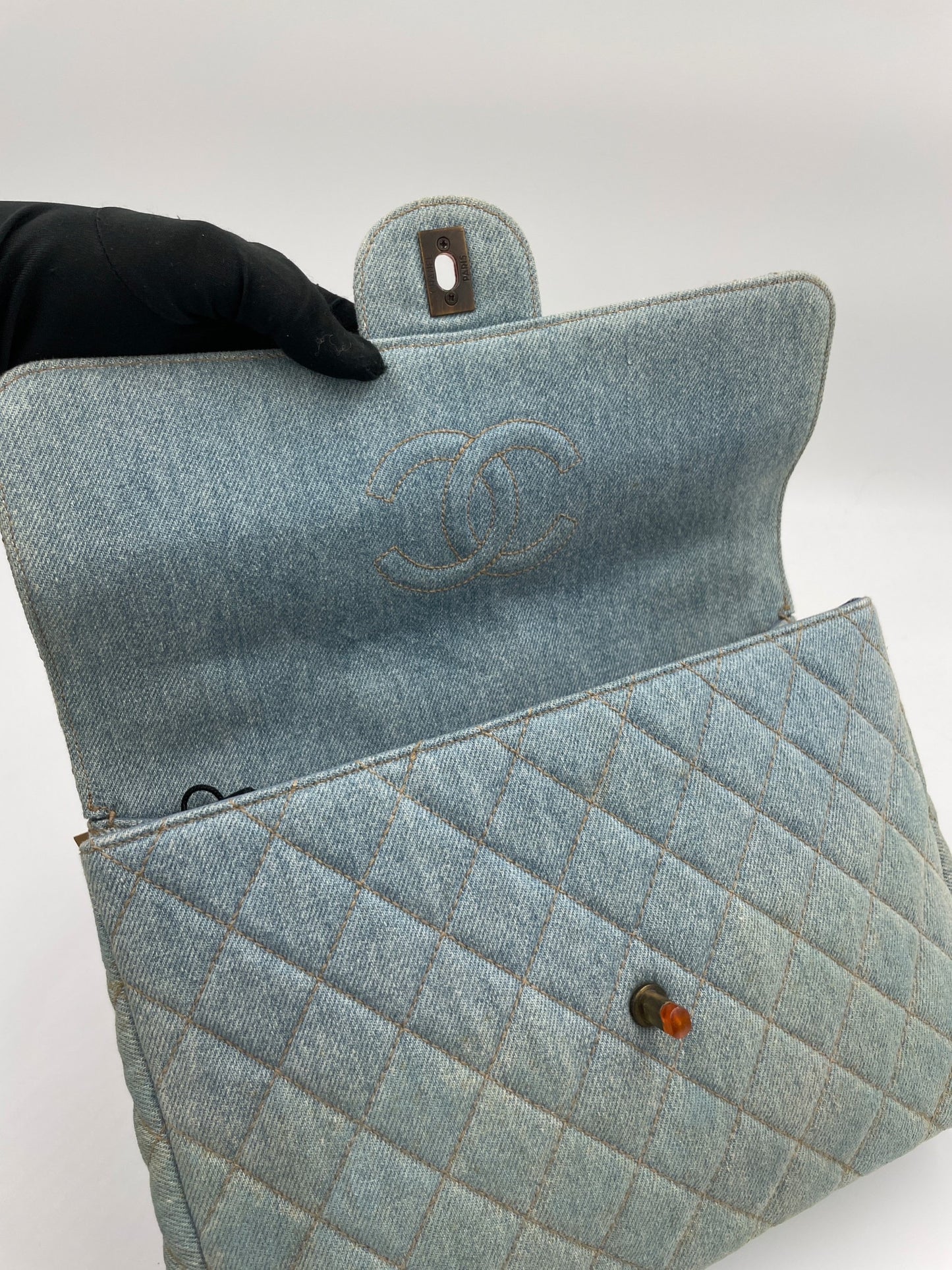 Chanel Denim Jumbo 牛仔玳帽布面貝嫂包 淺藍 / Rank SA 24072304
