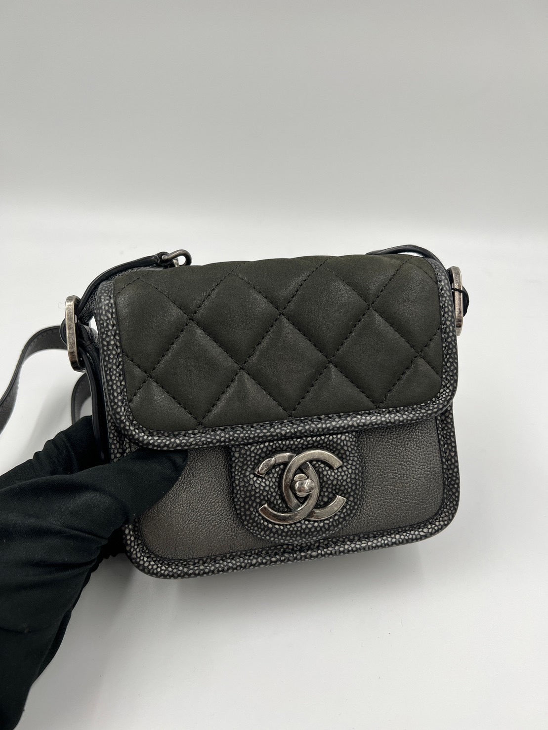 Chanel 珍珠魚皮 coco mini / Rank AB