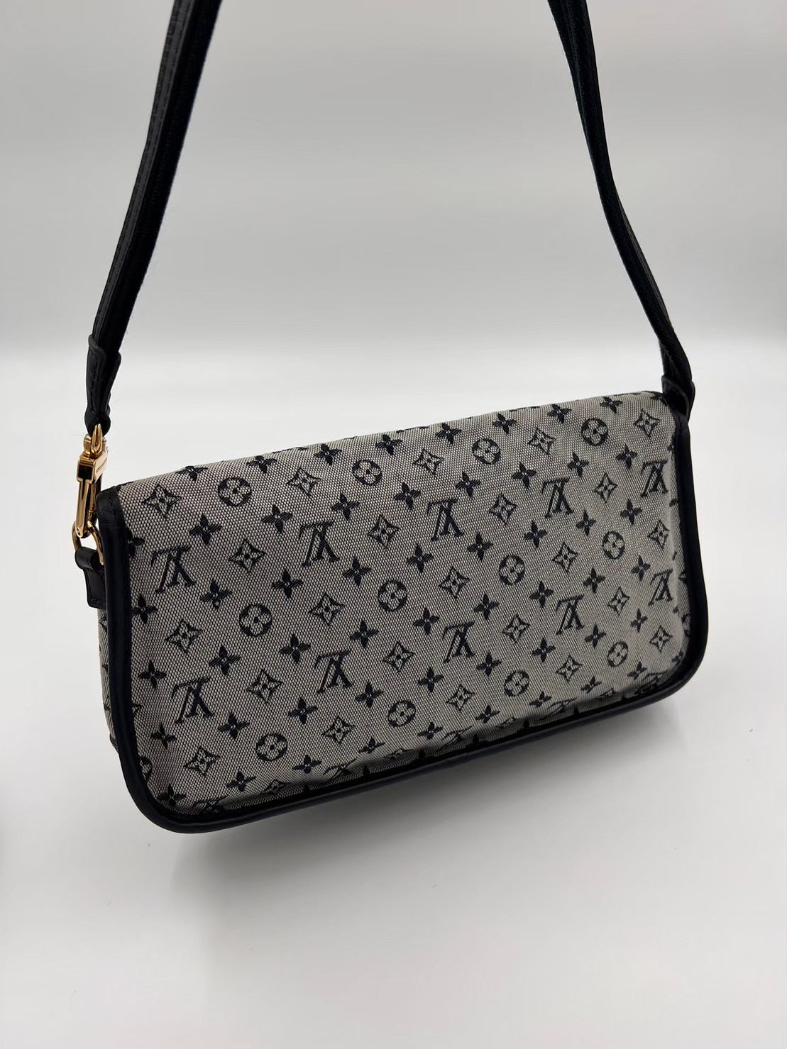 Louis Vuitton  老花單寧斜背包 / Rank AB 24072014
