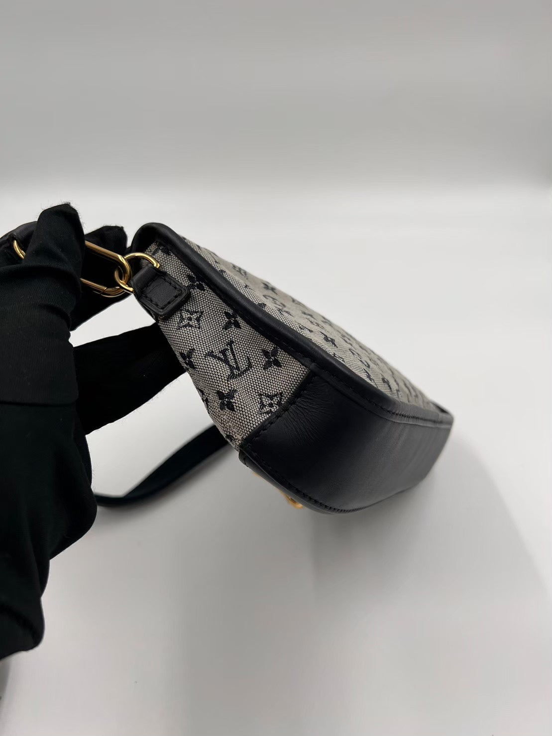 Louis Vuitton  老花單寧斜背包 / Rank AB 24072014