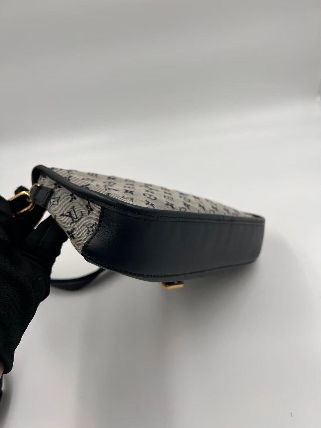 Louis Vuitton  老花單寧斜背包 / Rank AB 24072014