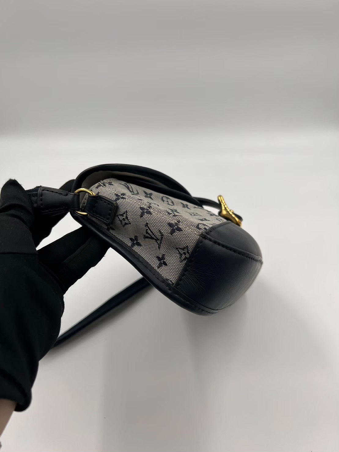 Louis Vuitton  老花單寧斜背包 / Rank AB 24072014