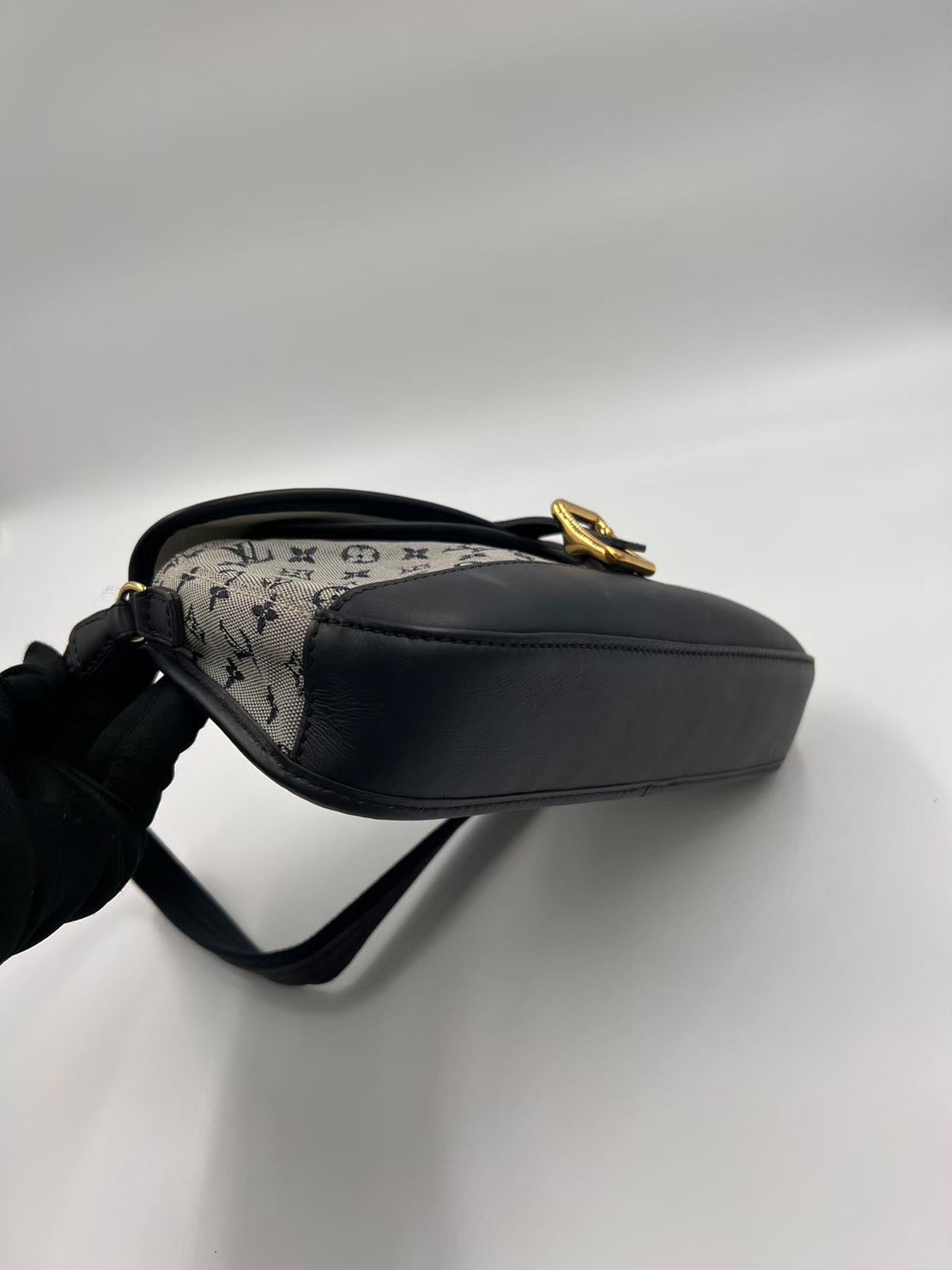 Louis Vuitton  老花單寧斜背包 / Rank AB 24072014
