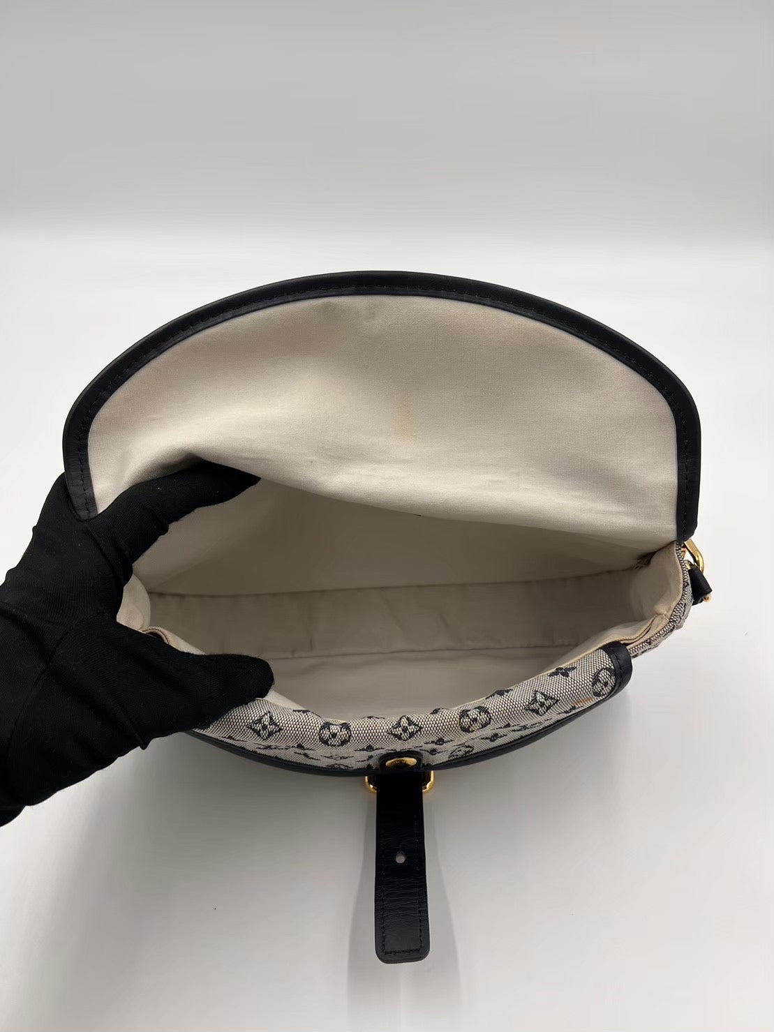 Louis Vuitton  老花單寧斜背包 / Rank AB 24072014