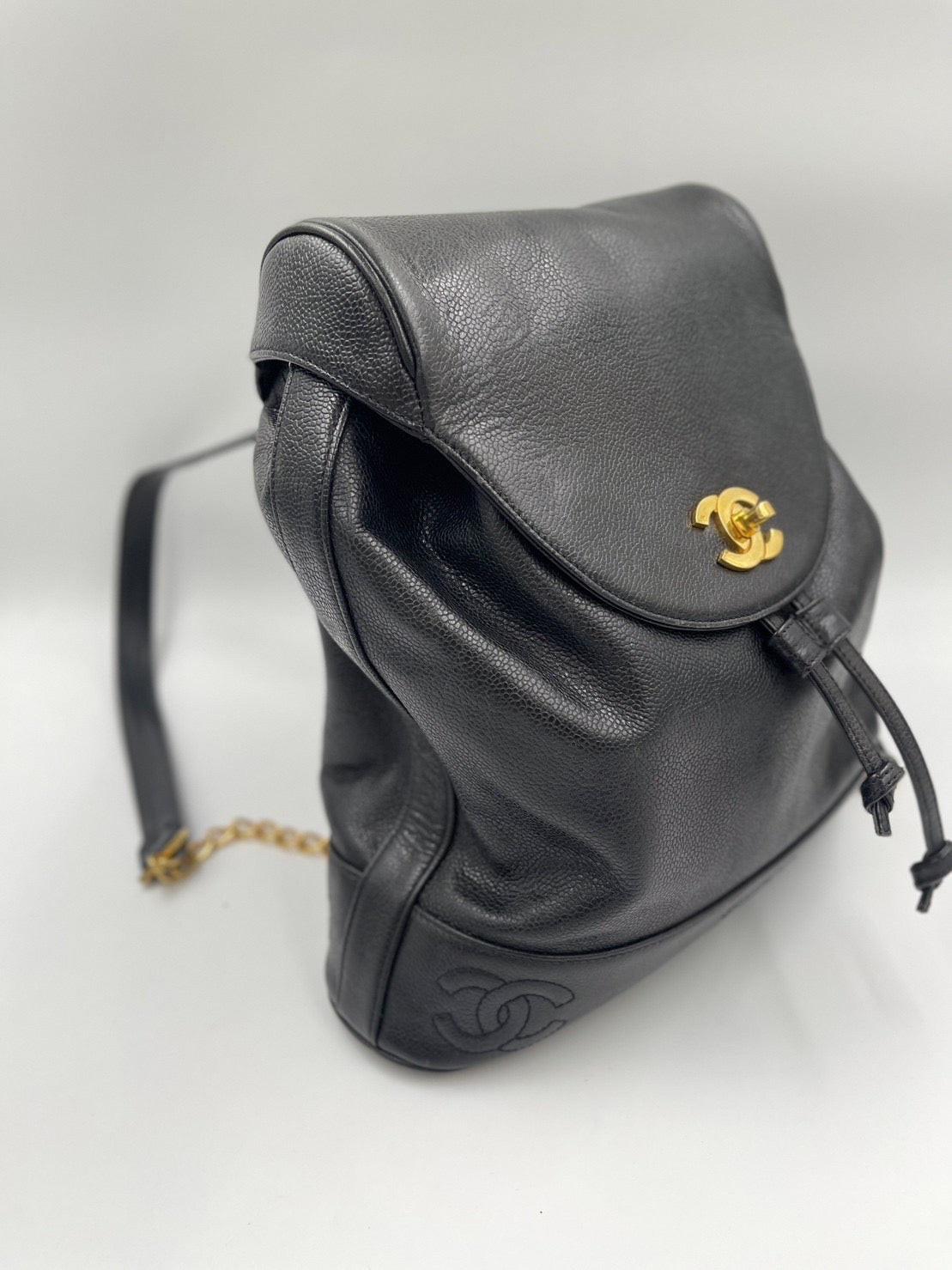 Chanel 魚子醬金釦Logo 後背包 / Rank A