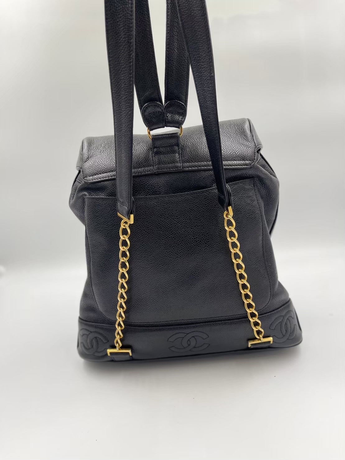 Chanel 魚子醬金釦Logo 後背包 / Rank A